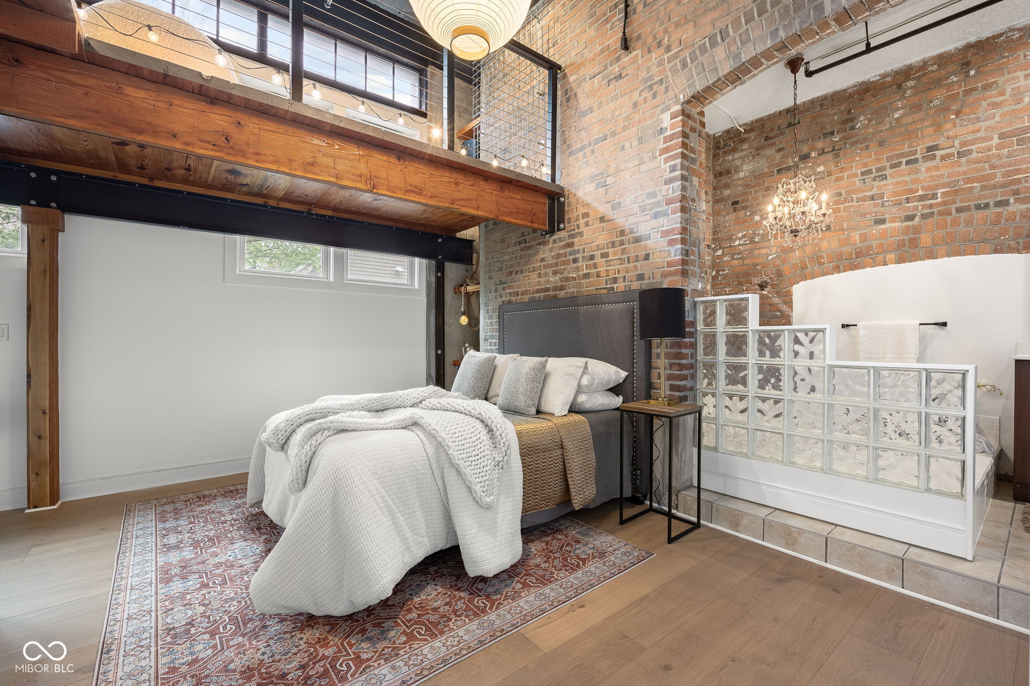 735 Lexington Avenue Unit: 11