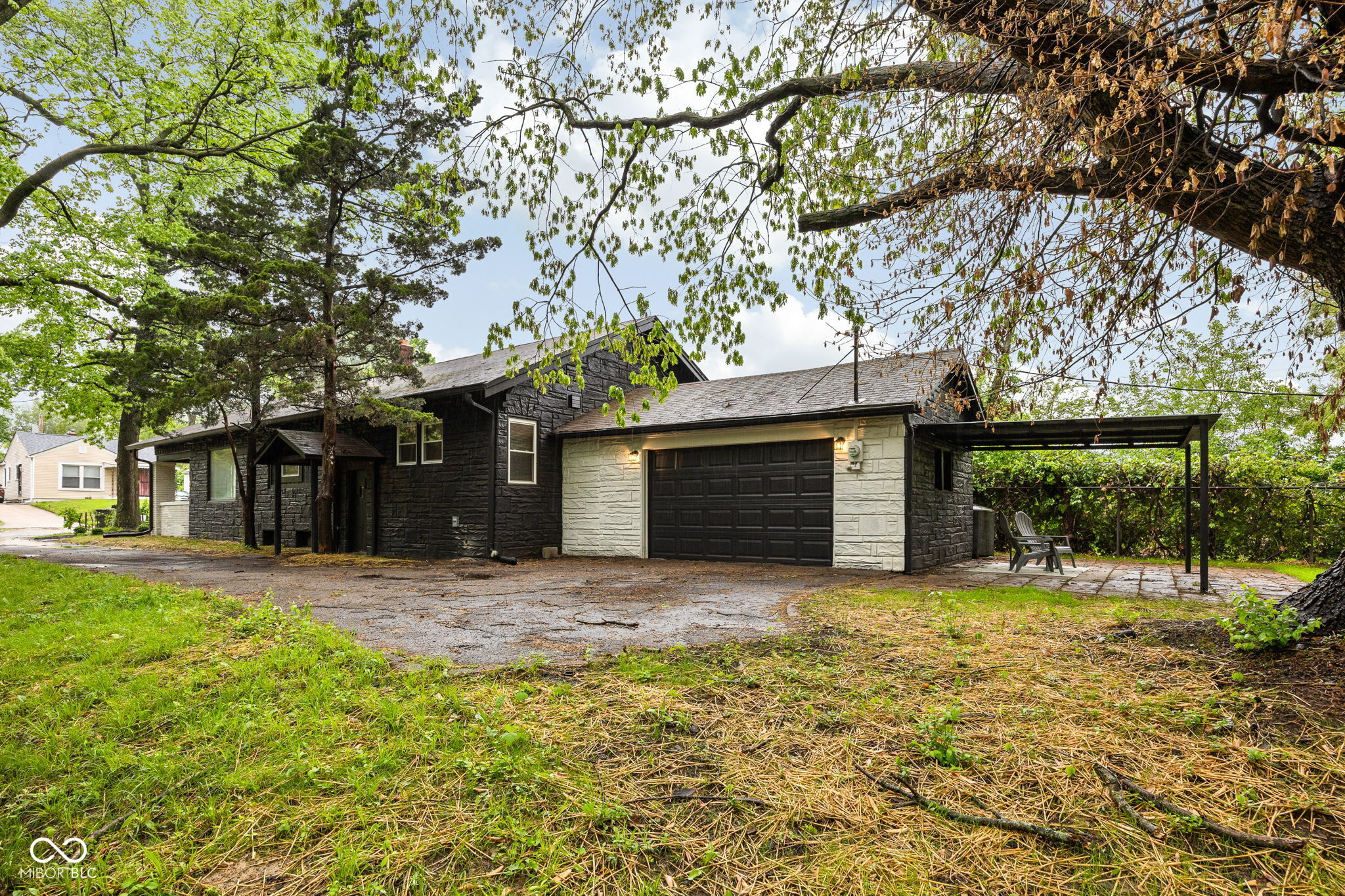 3737 Hillside Avenue