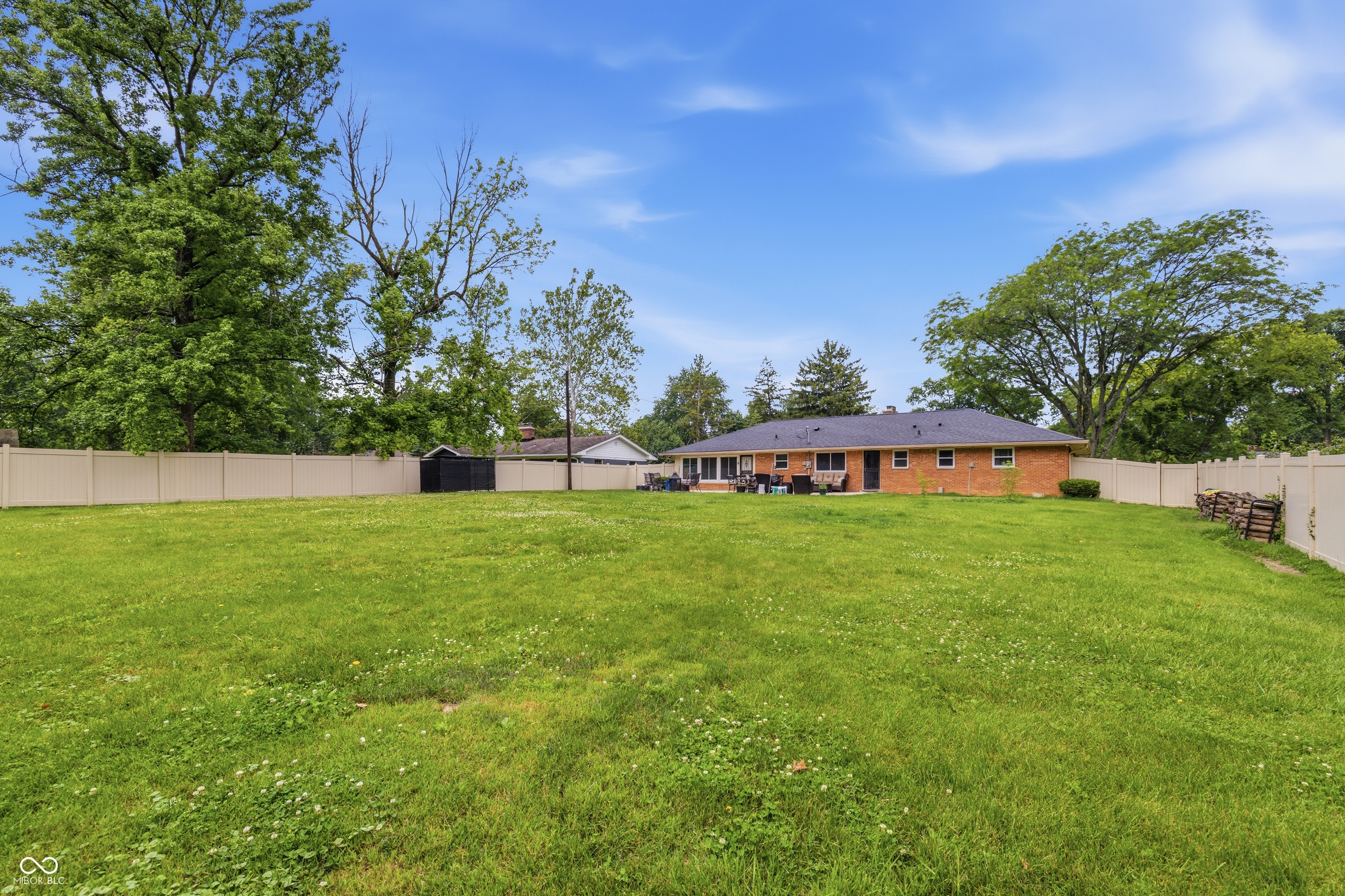 1303 Eustis