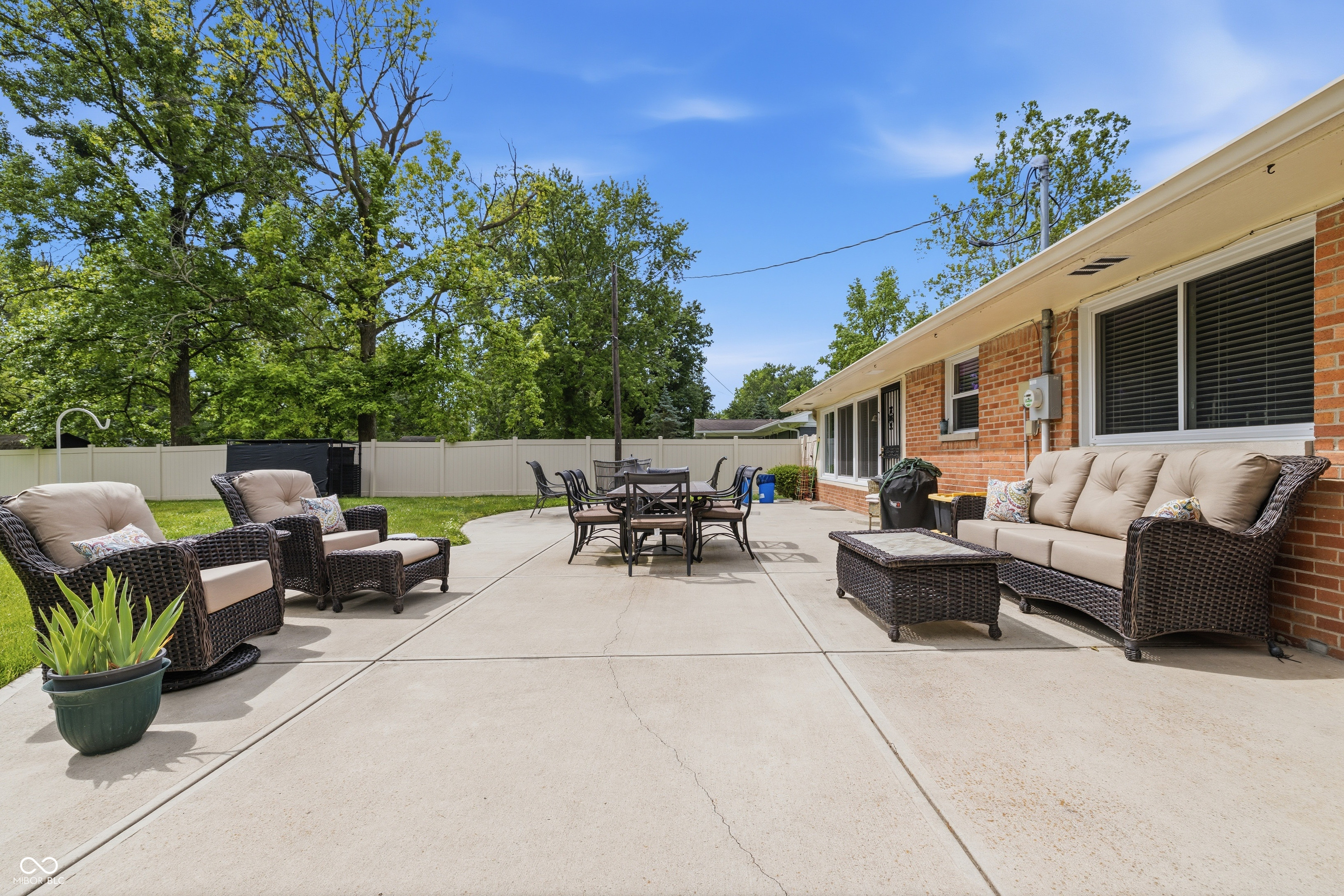 1303 Eustis