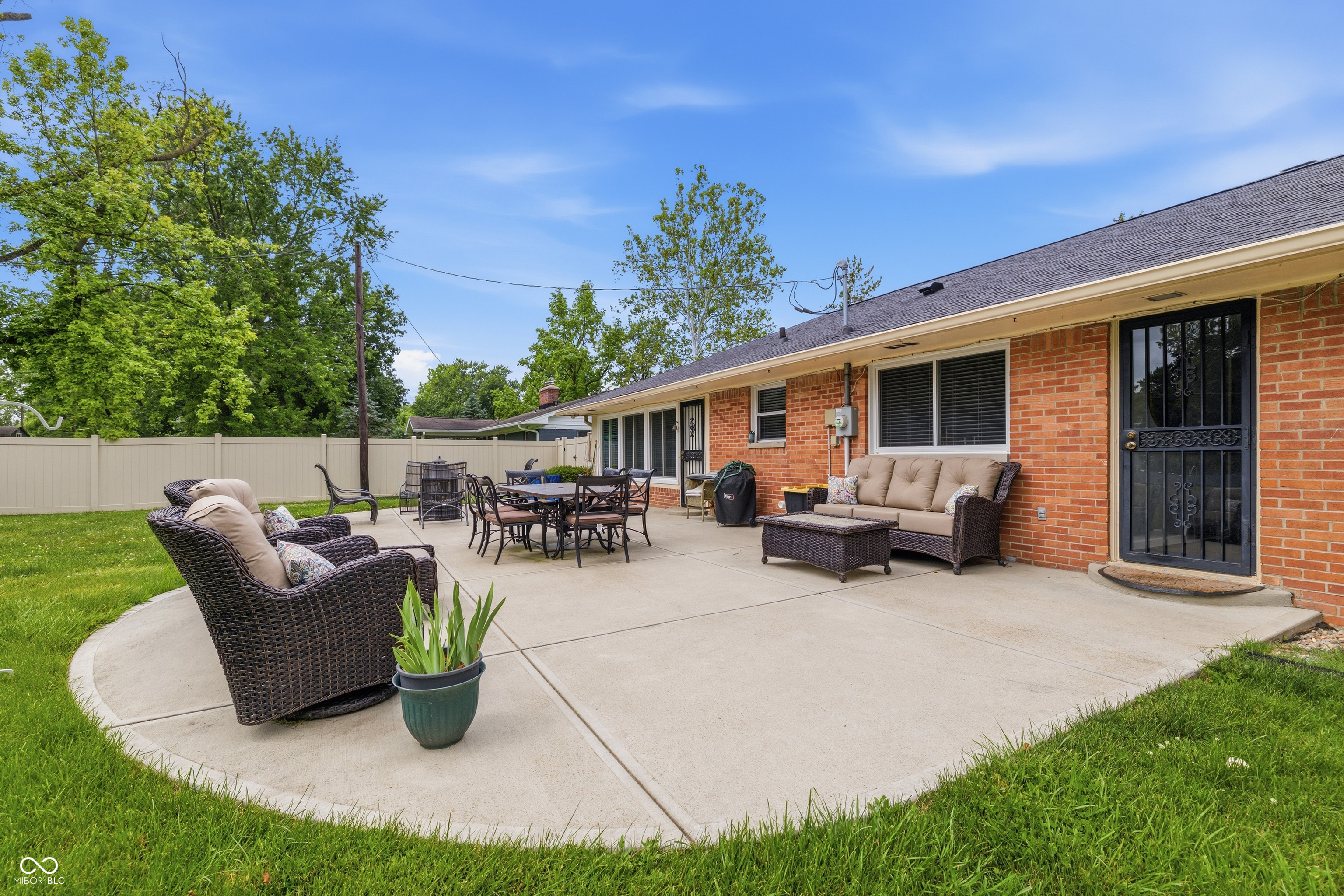 1303 Eustis