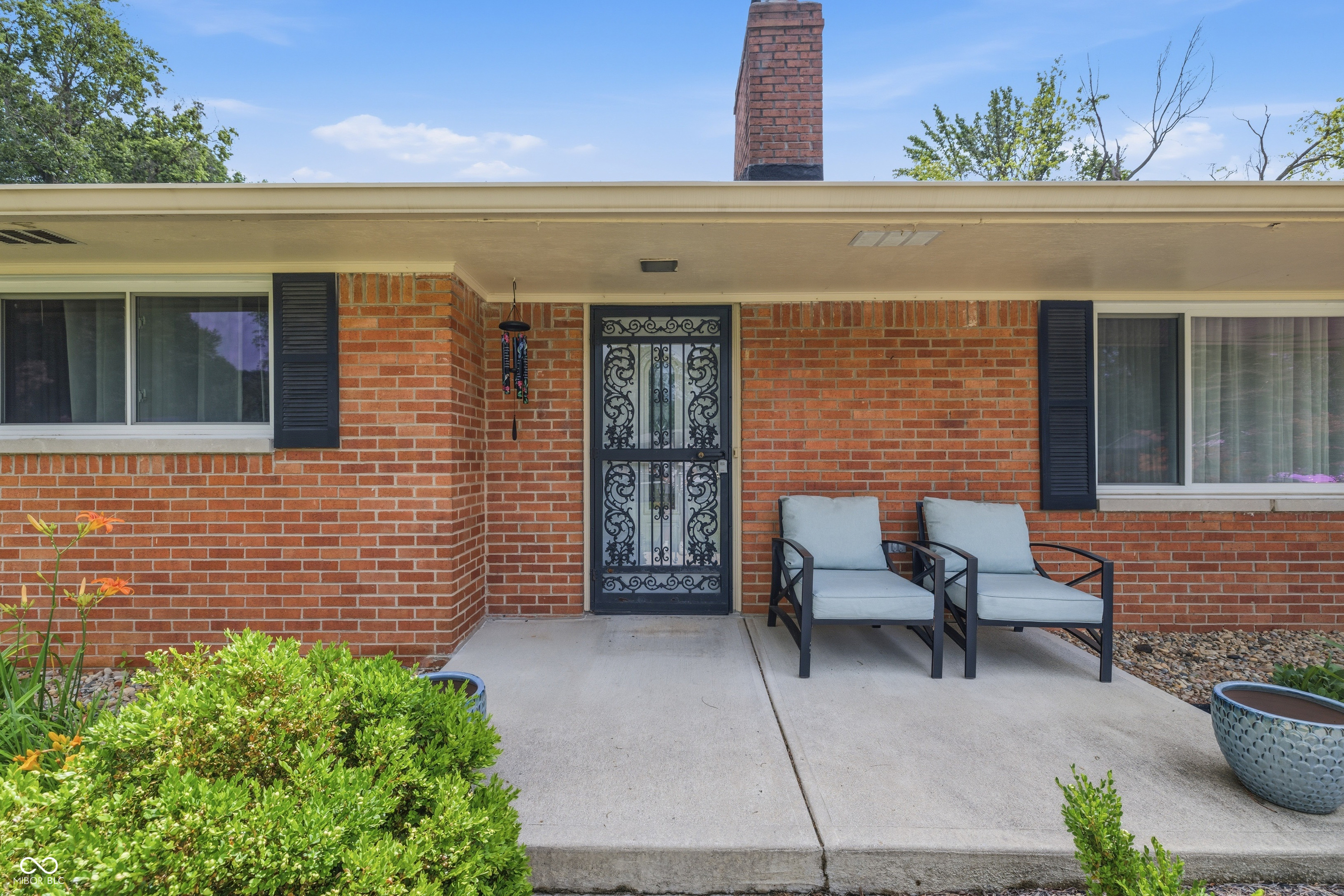 1303 Eustis