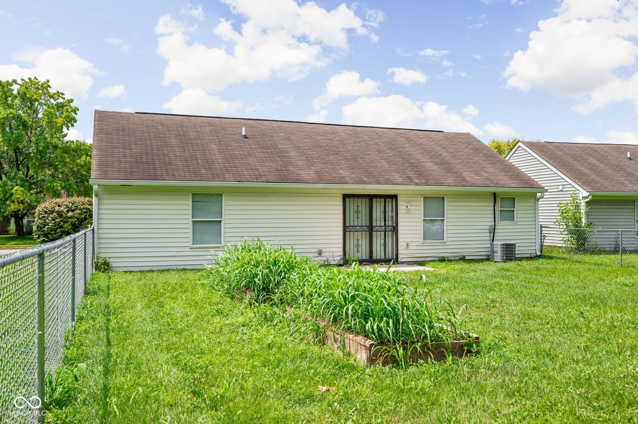 2727 N Rural Street
