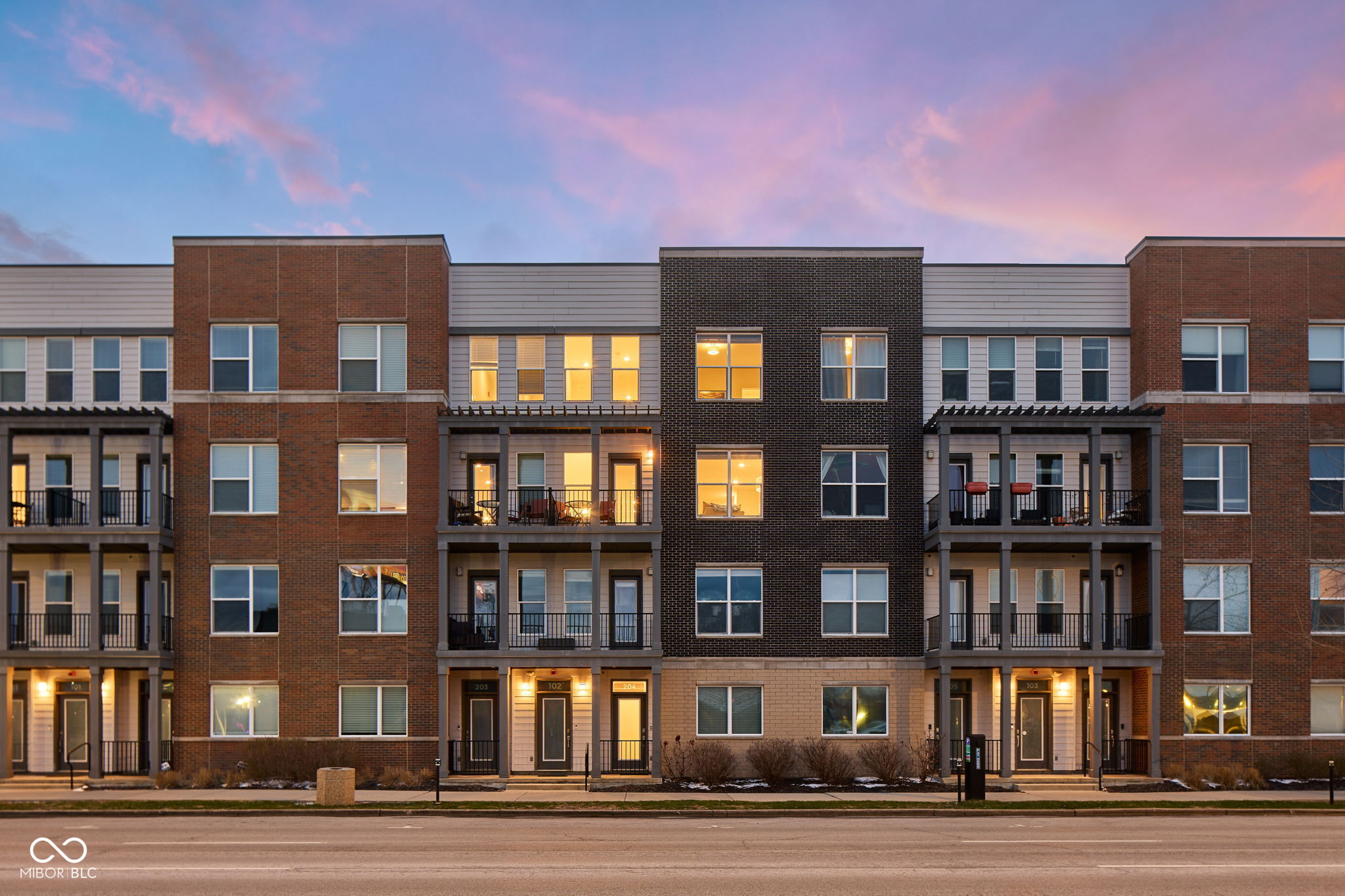 727 N Illinois Street Unit: 204