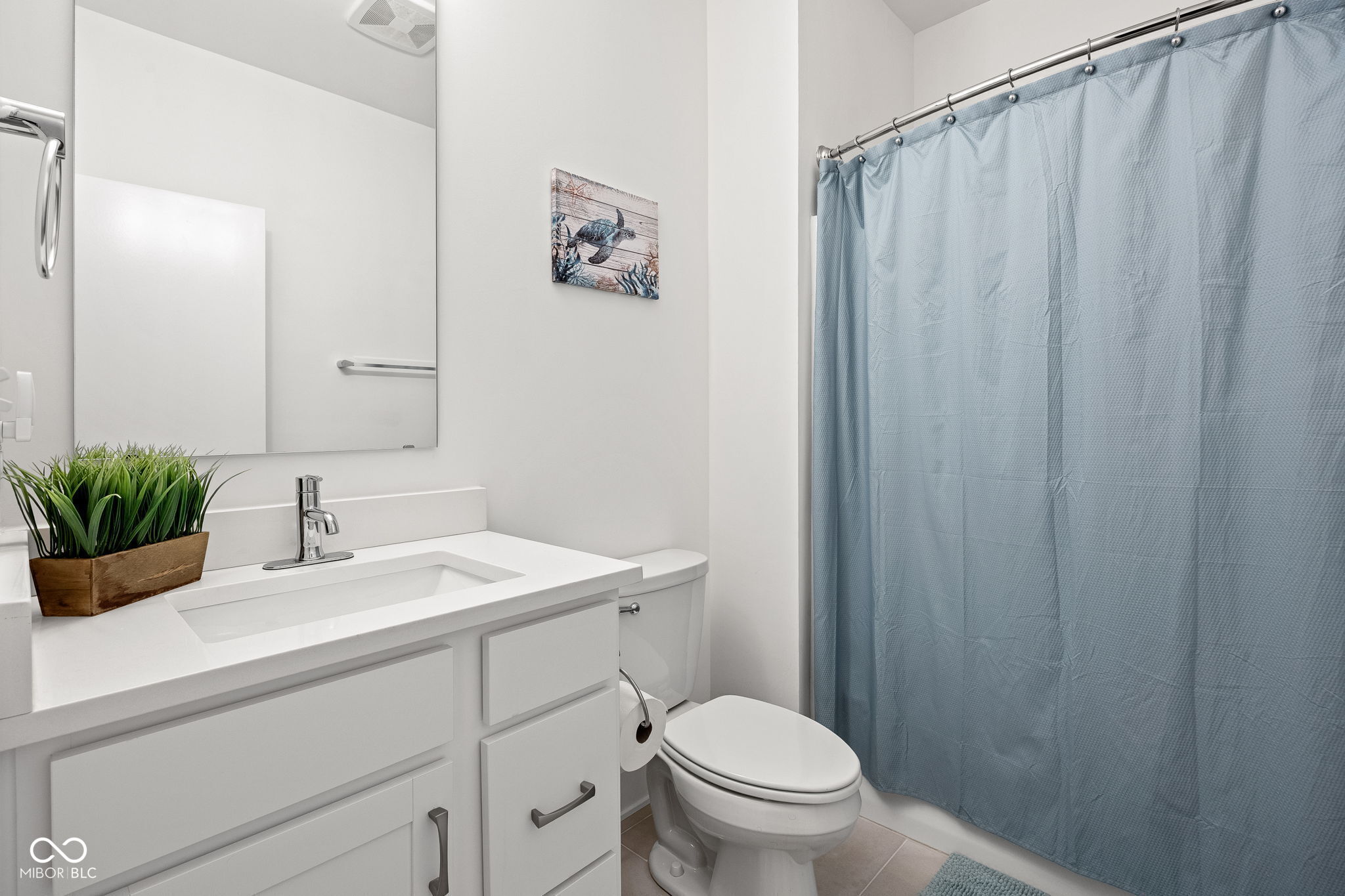 727 N Illinois Street Unit: 204