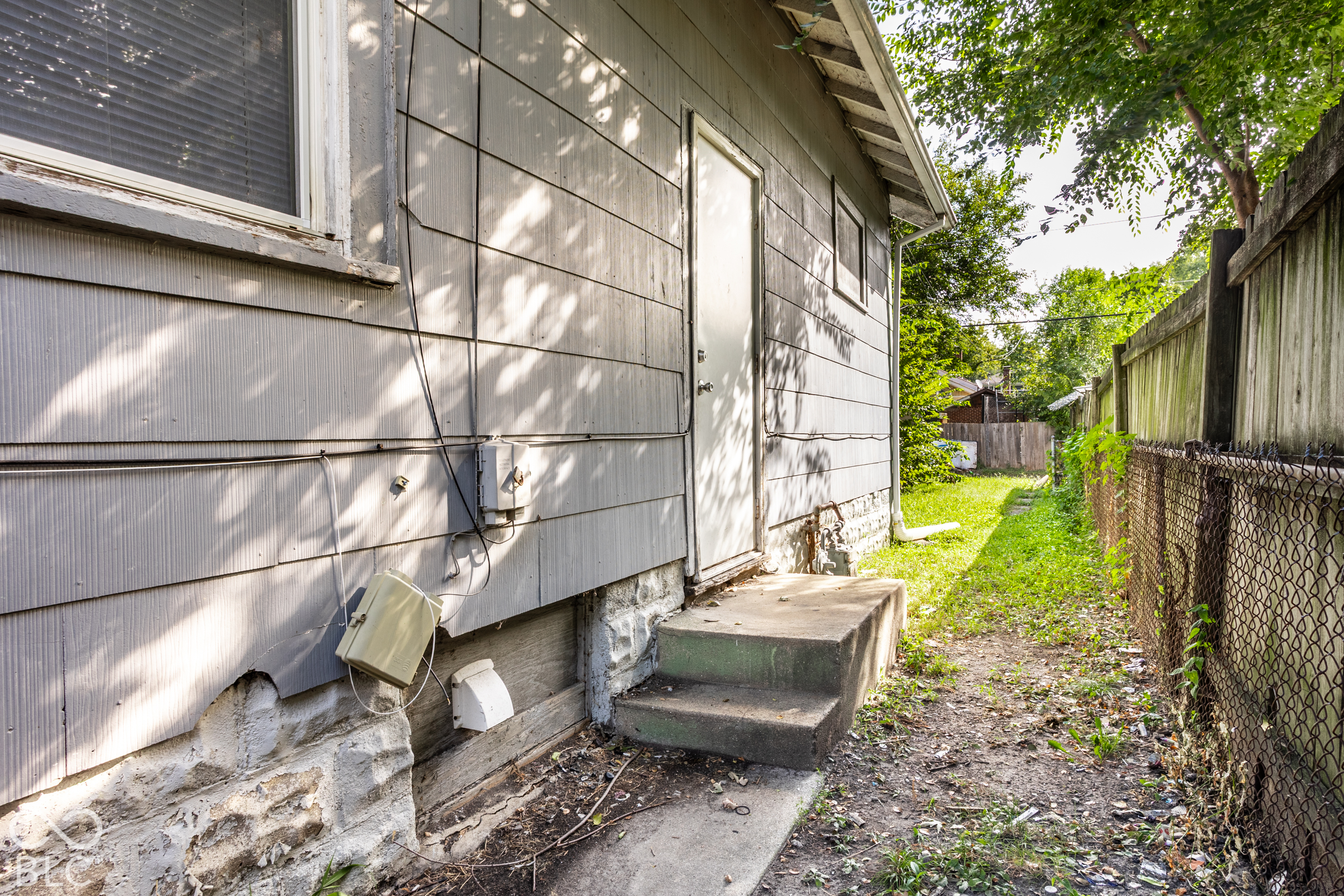 609 N Denny Street