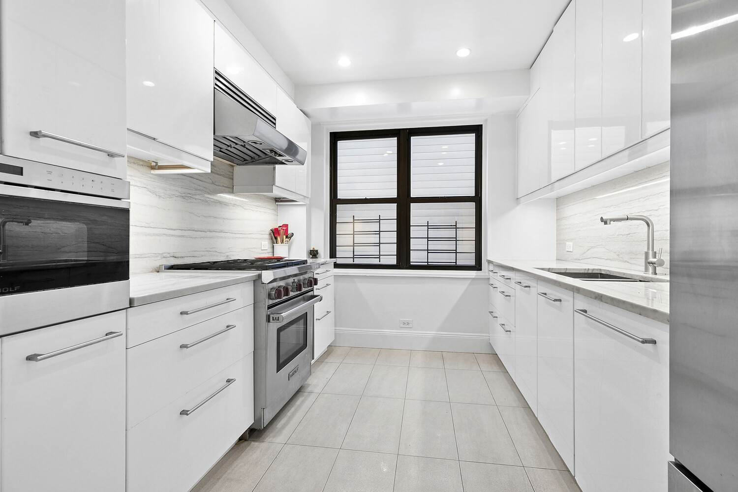 305 E 40TH Street 20CD