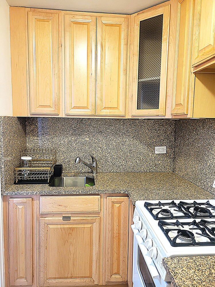 220 E 57TH Street 5E