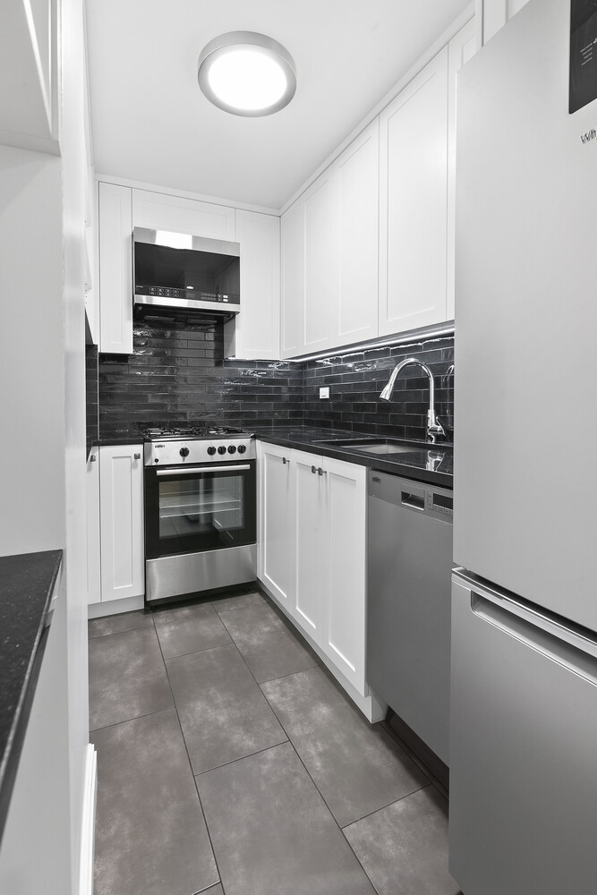 211 E 53RD Street 3M