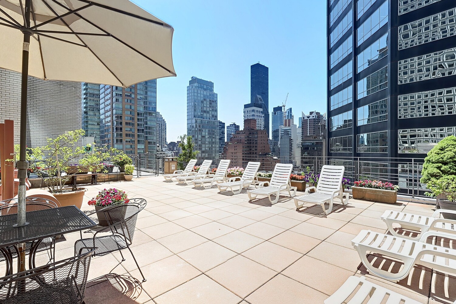 211 E 53RD Street 12F