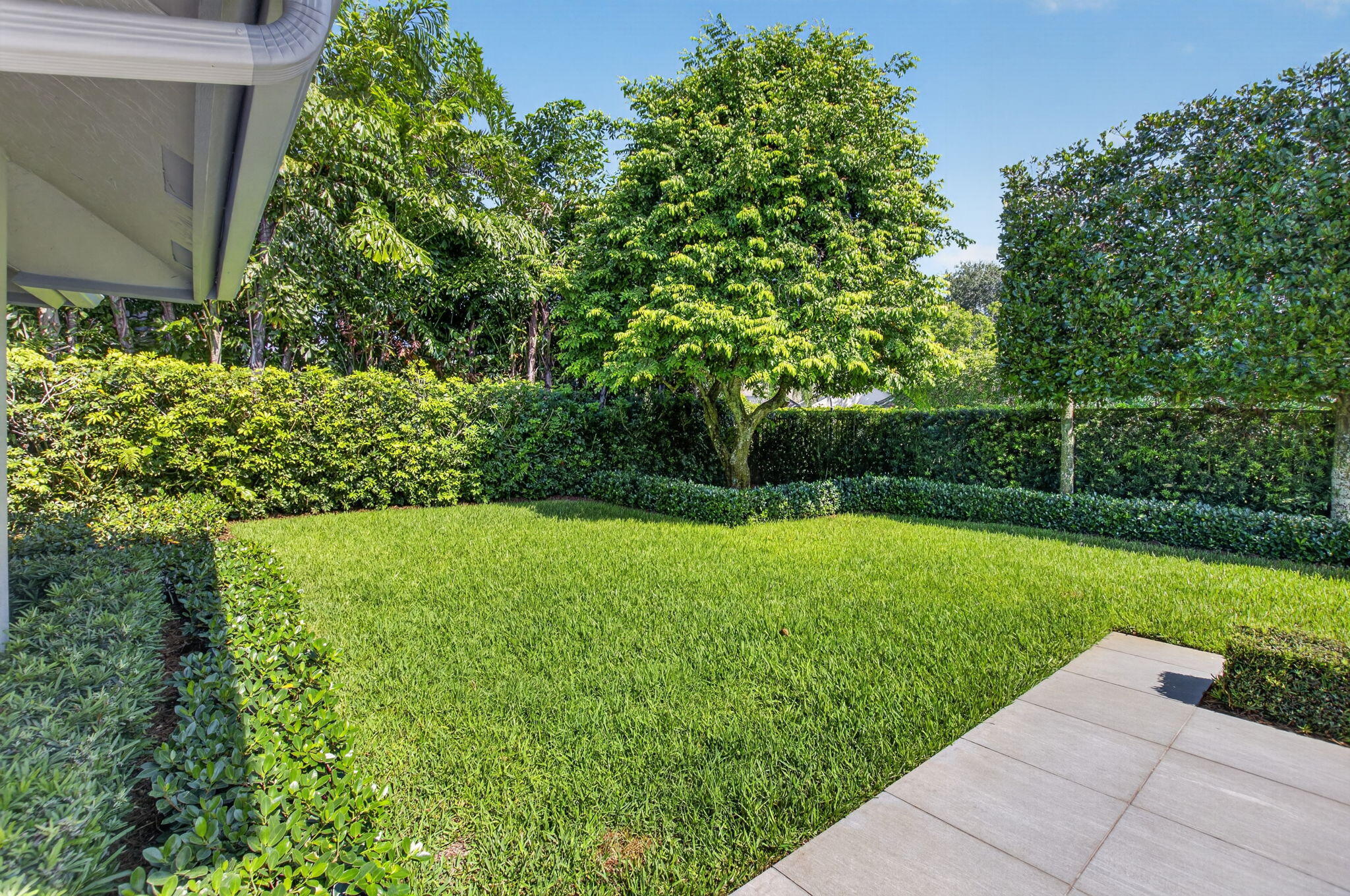 3245 St James Drive