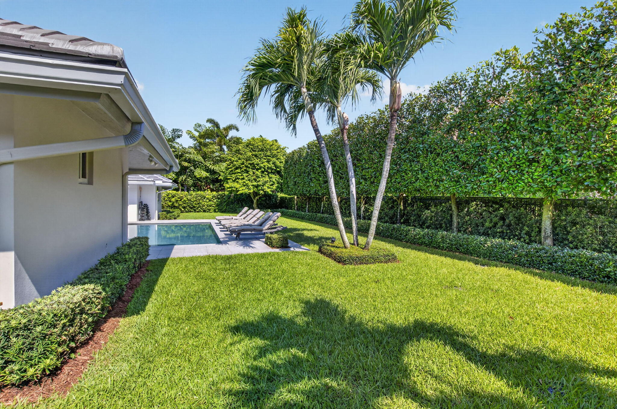 3245 St James Drive