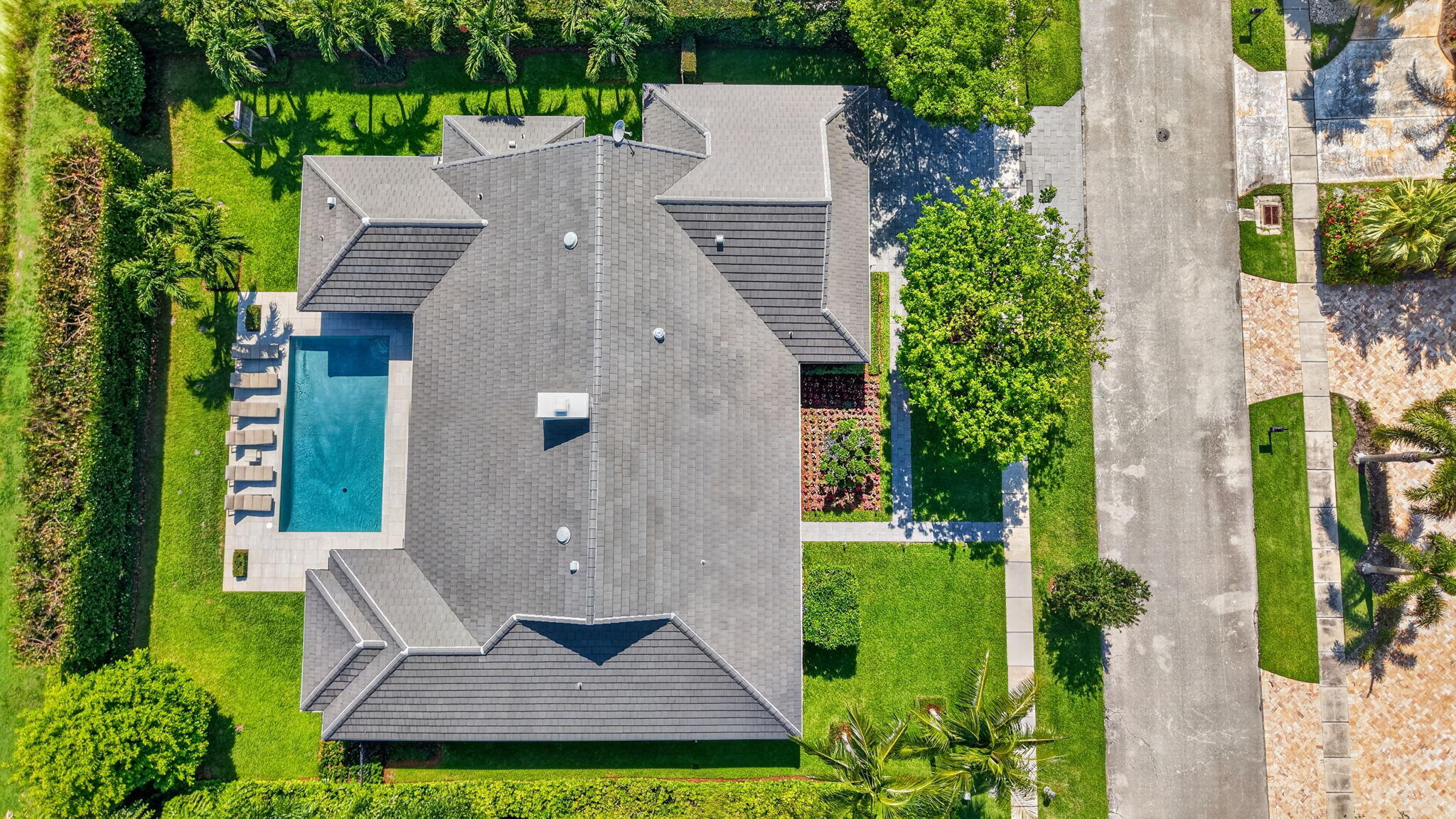 3245 St James Drive