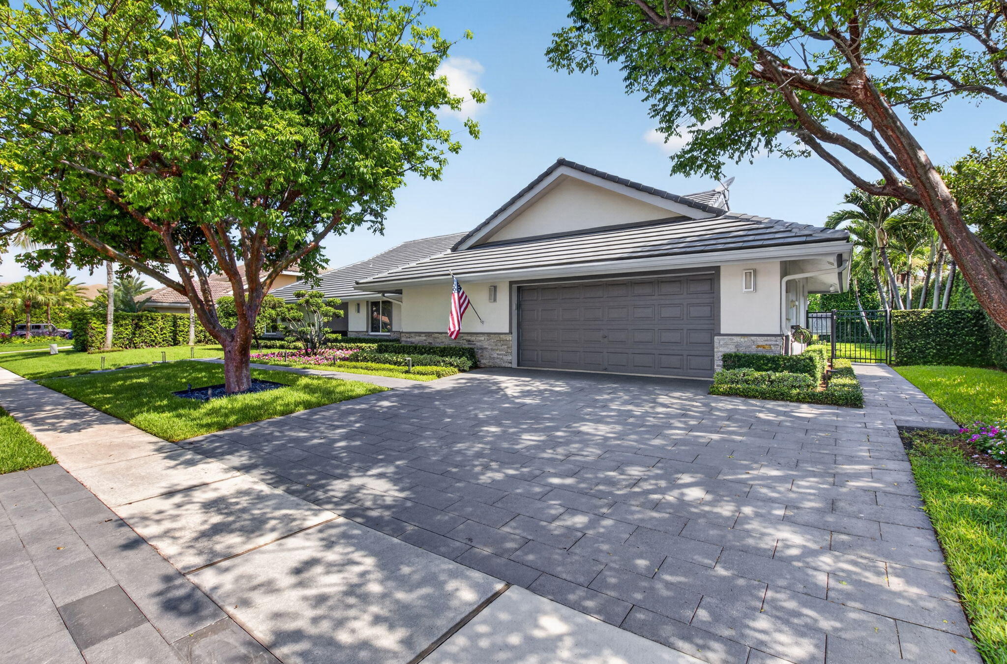 3245 St James Drive