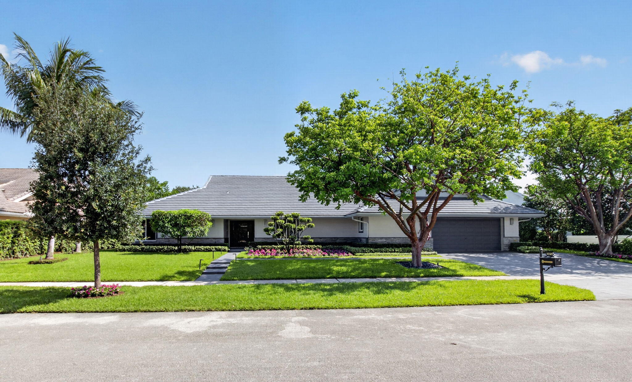 3245 St James Drive