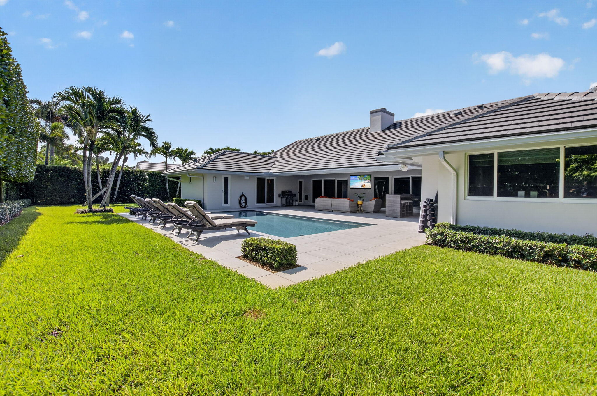 3245 St James Drive