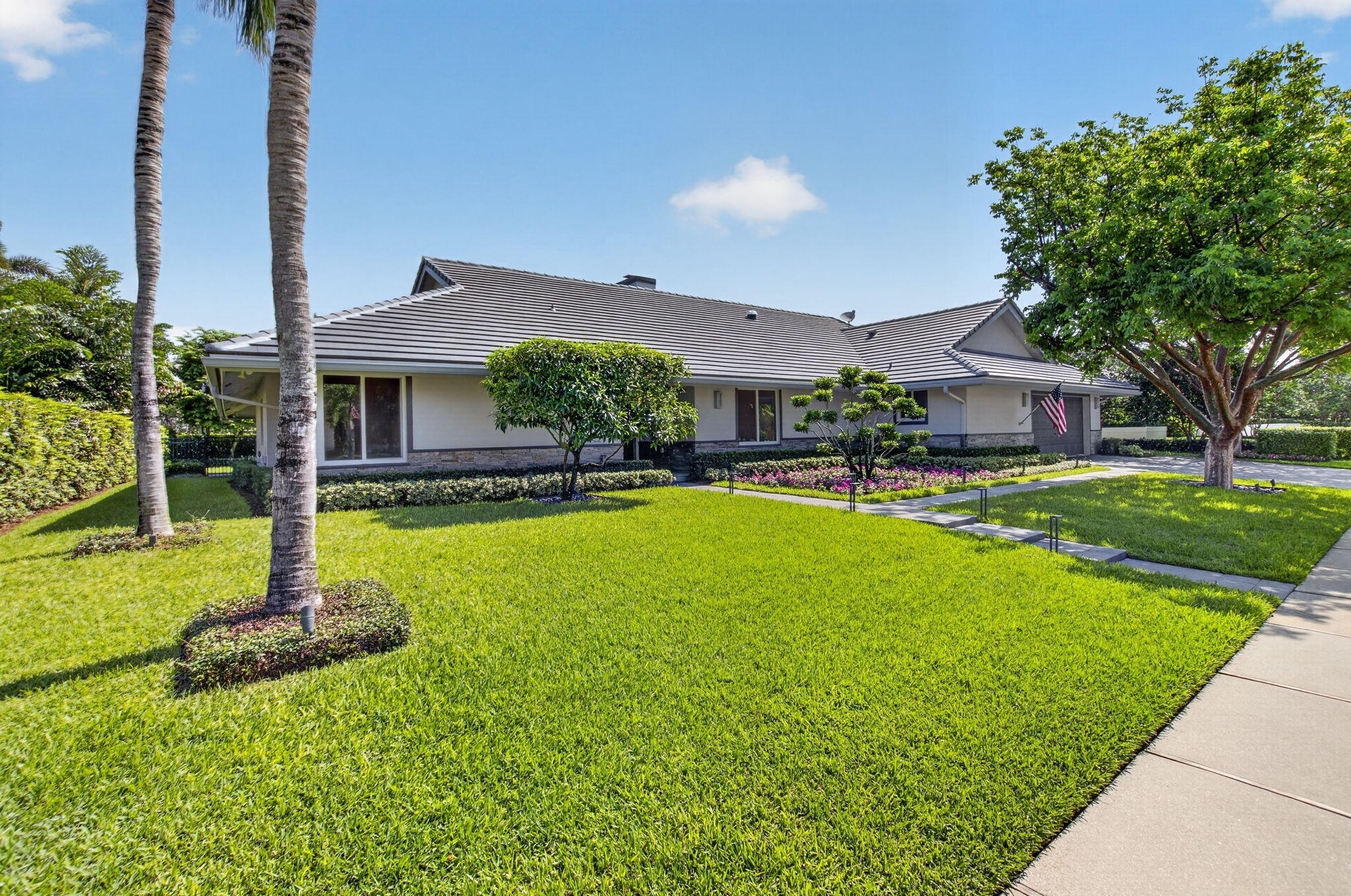 3245 St James Drive