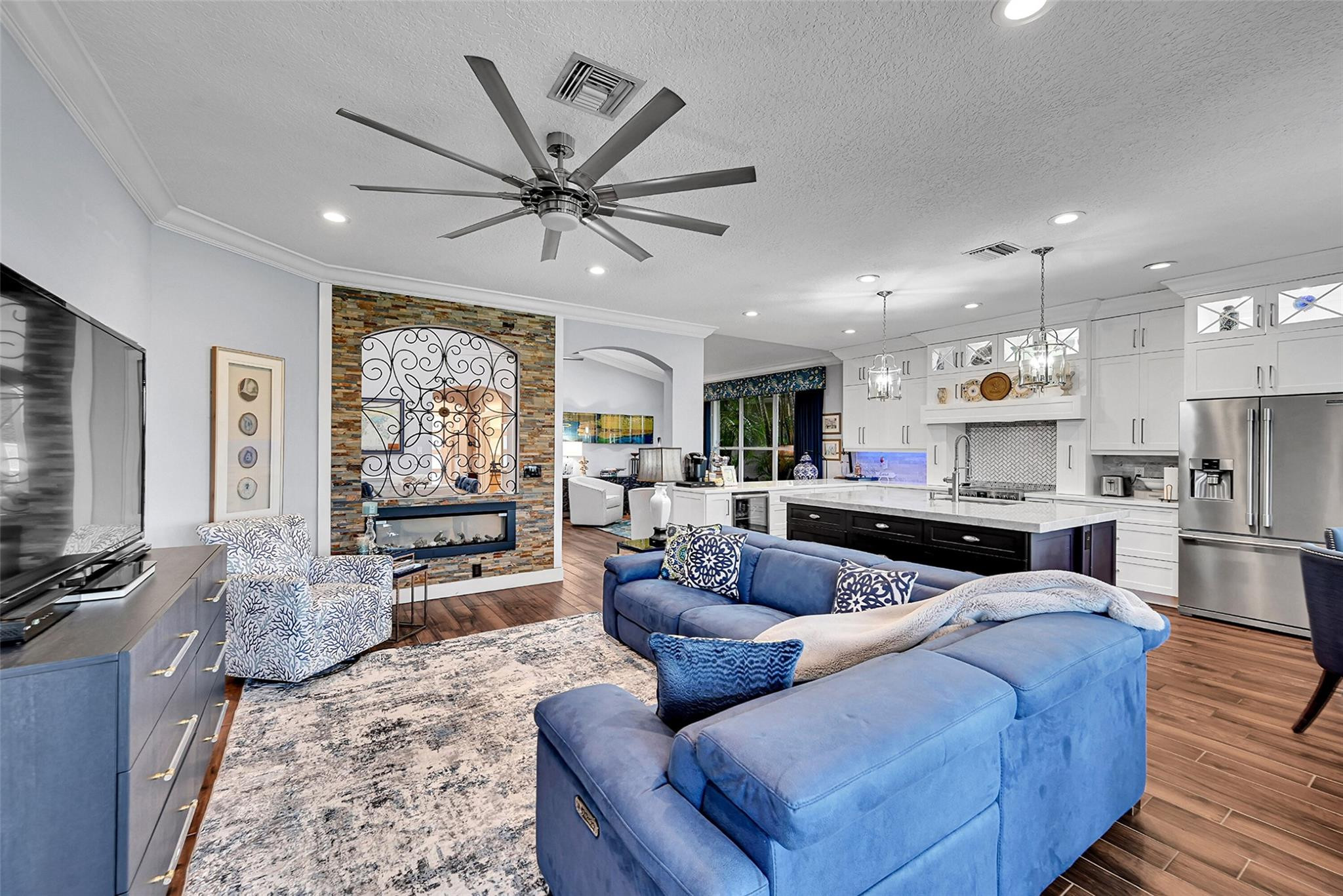 6779 Southport Dr