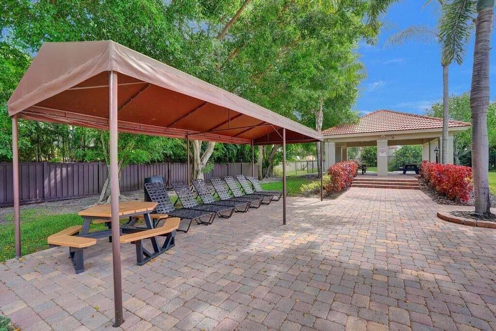 10257 Breezeway Place