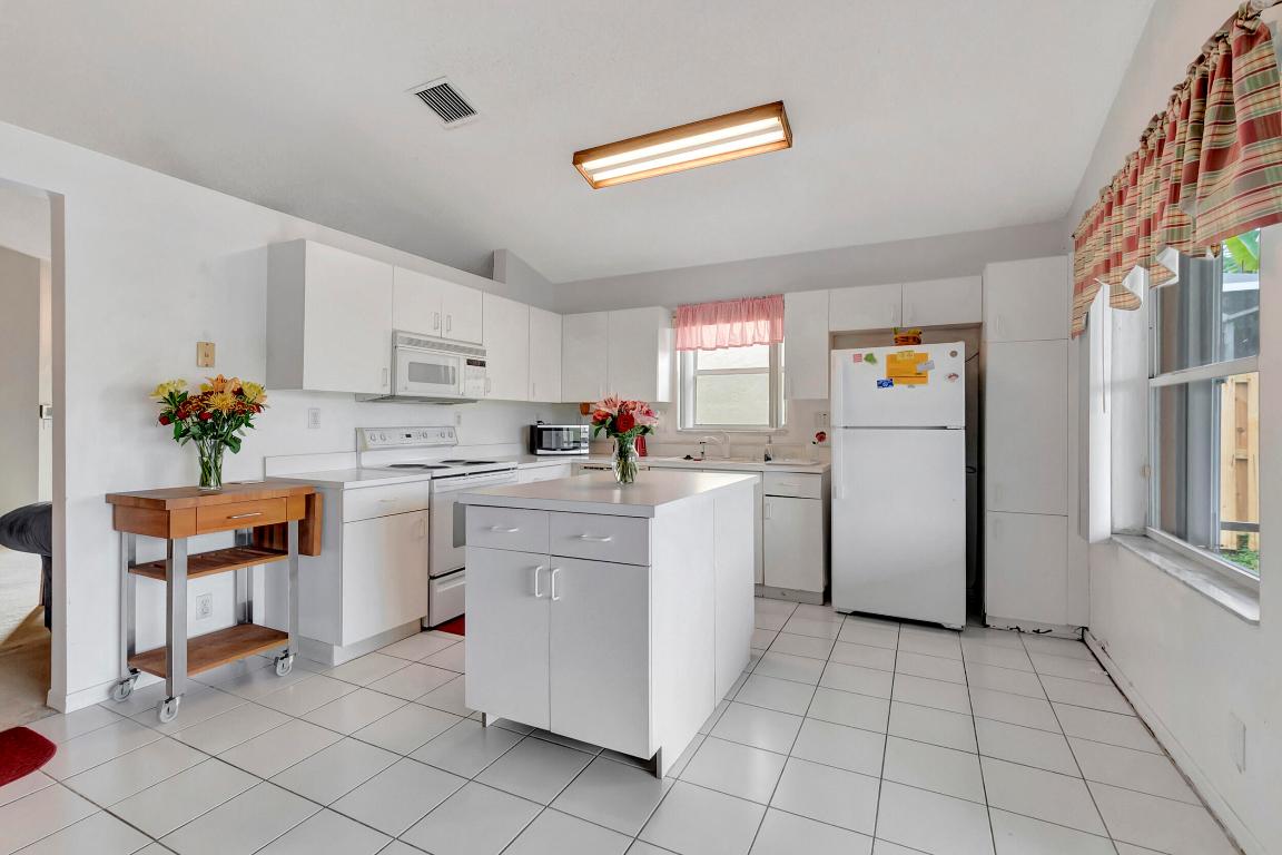 10257 Breezeway Place