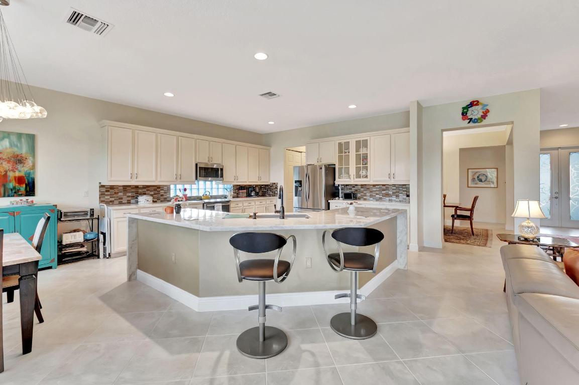 9435 Isles Cay Drive