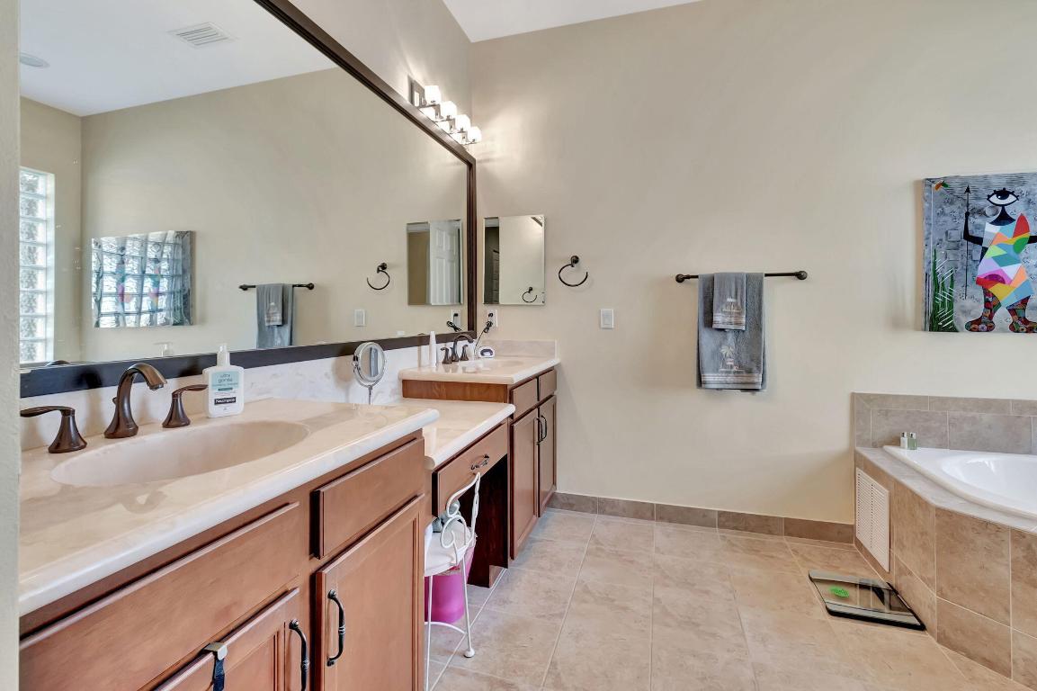 9435 Isles Cay Drive