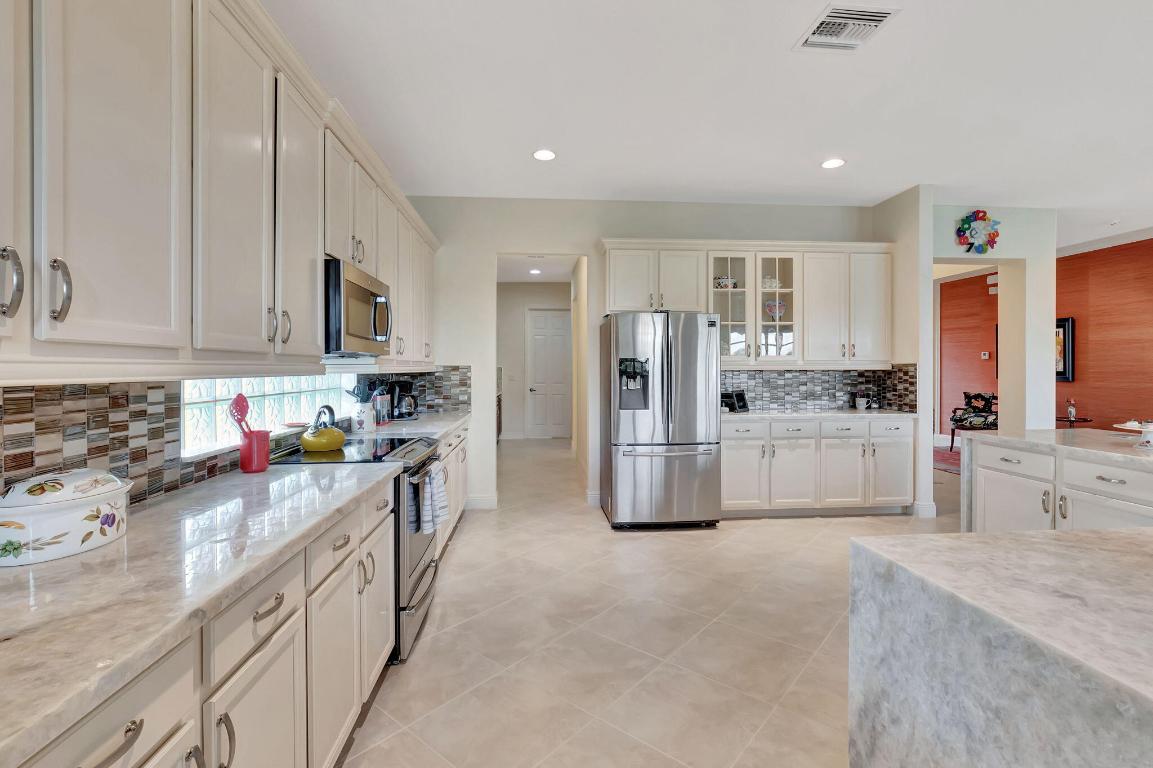 9435 Isles Cay Drive