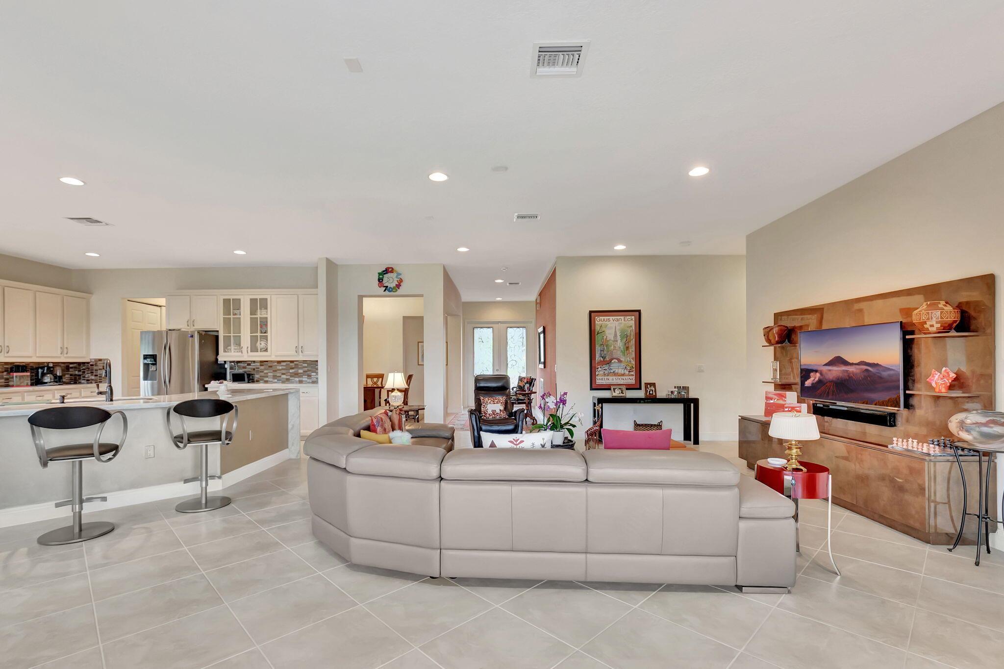 9435 Isles Cay Drive