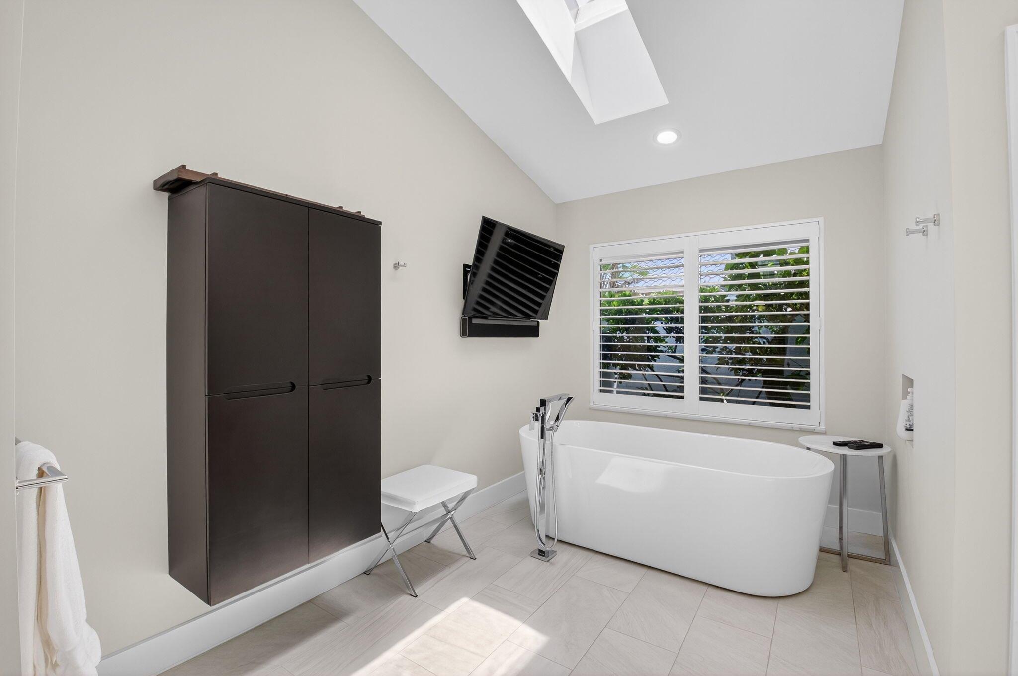3765 Canterbury Court