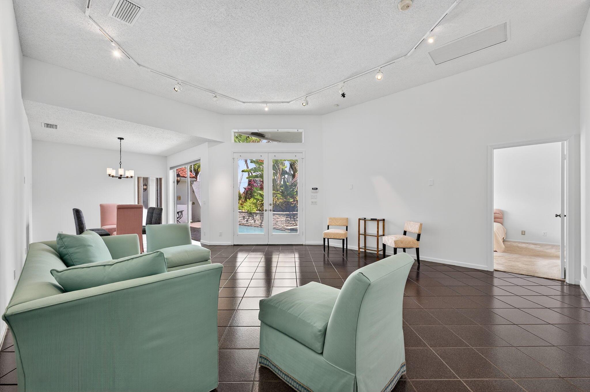 3815 Candlewood Court