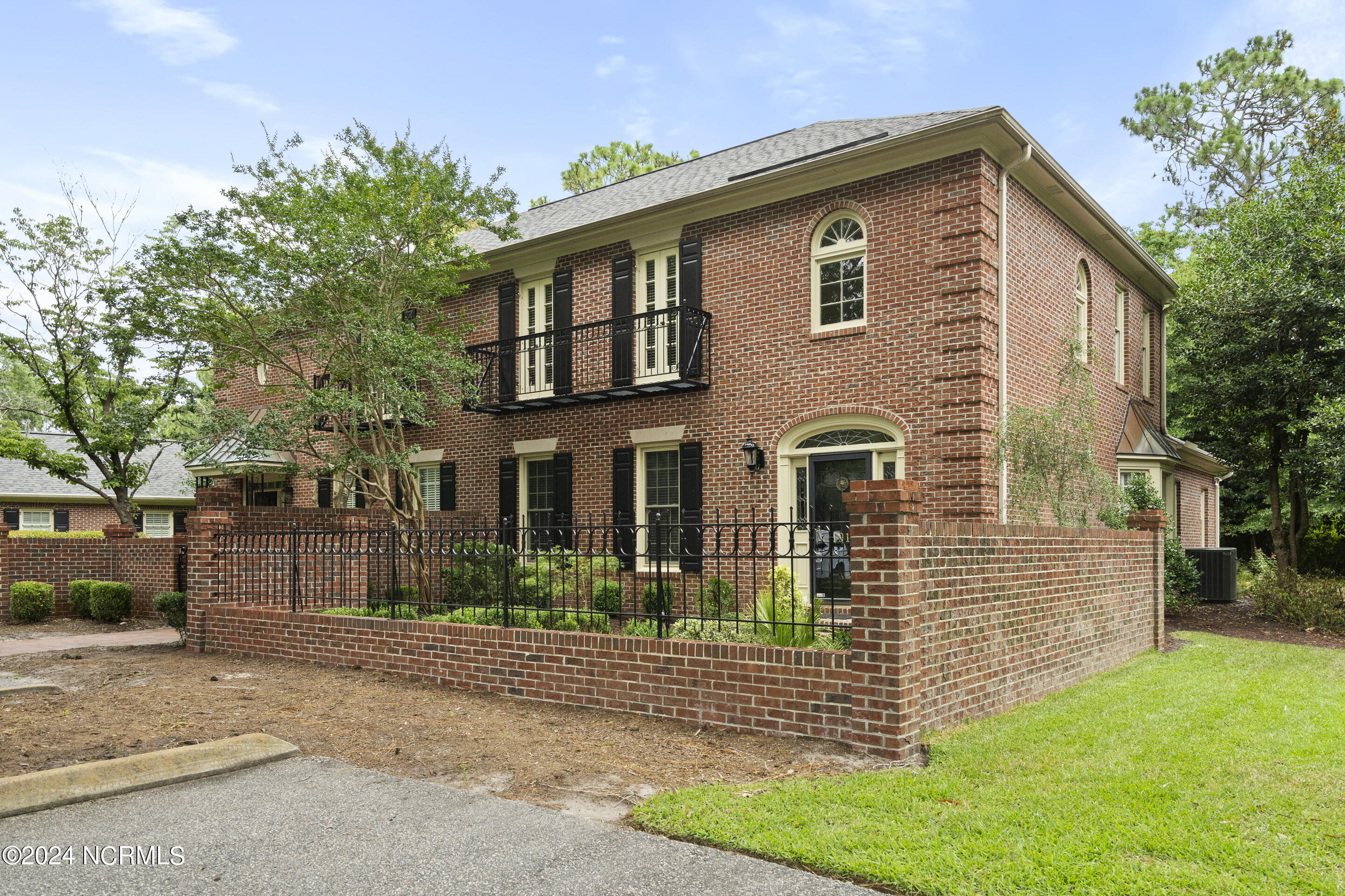 1911 Fenwick Place