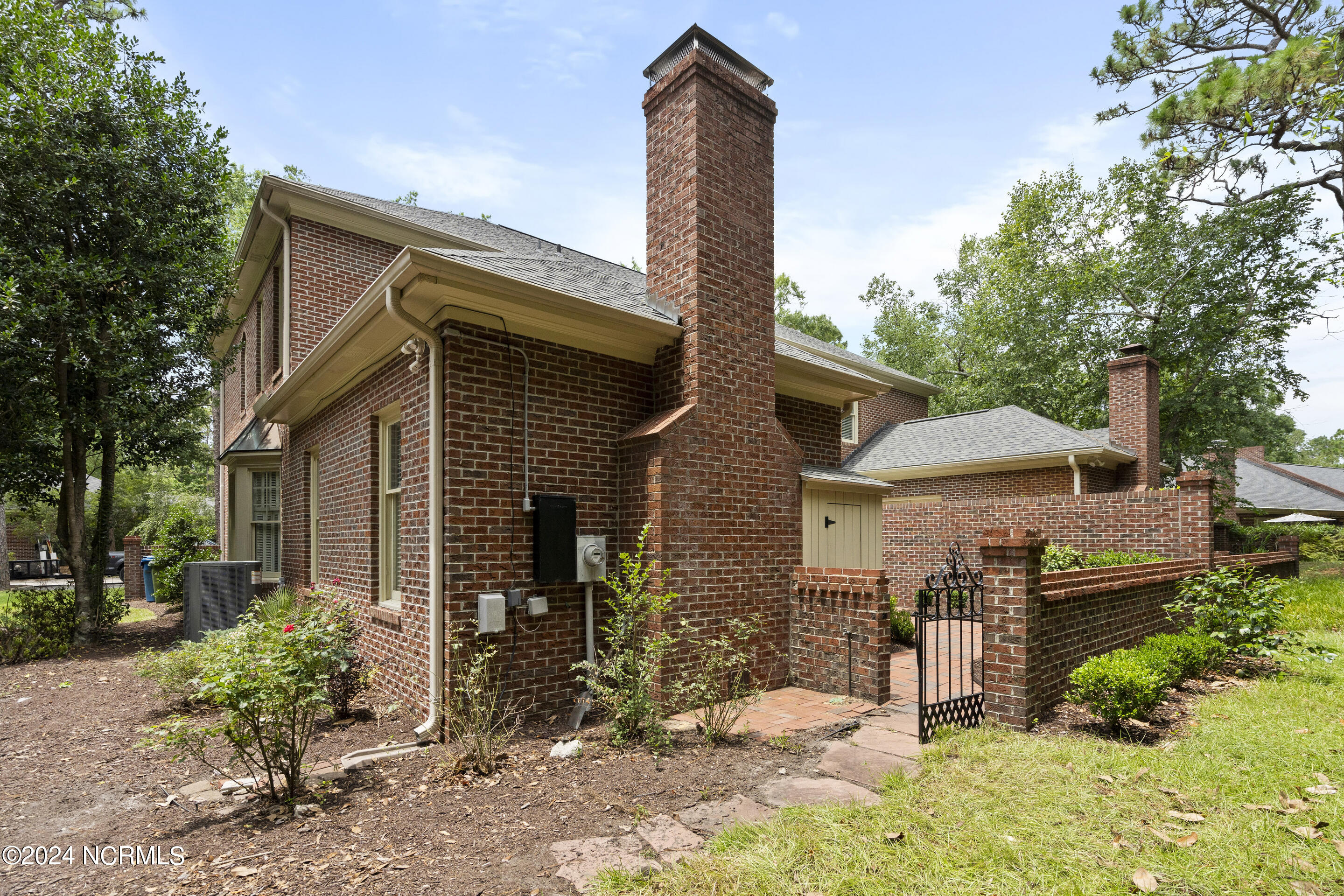 1911 Fenwick Place