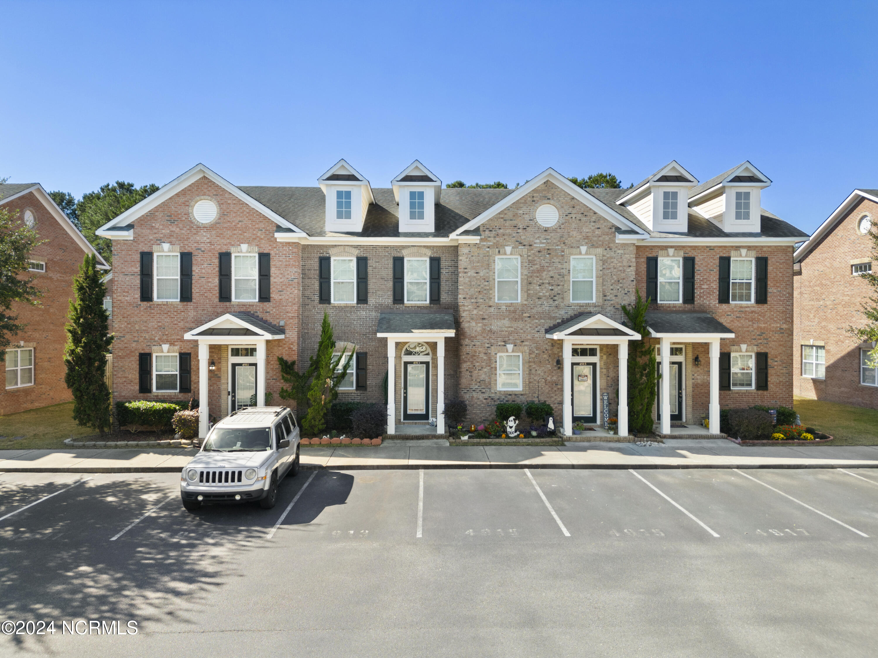 4917 Exton Park Loop