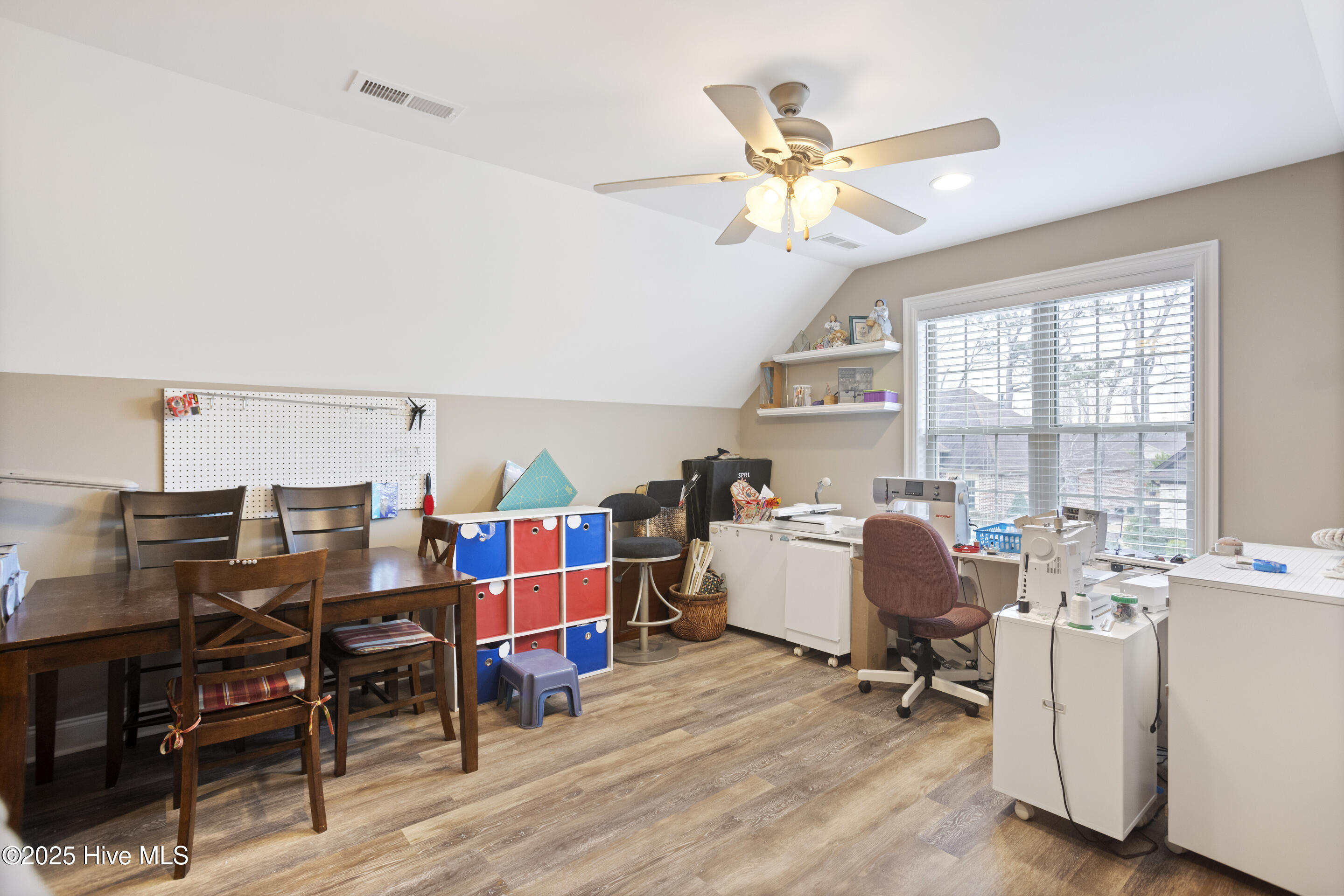 657 Jenoa Loop