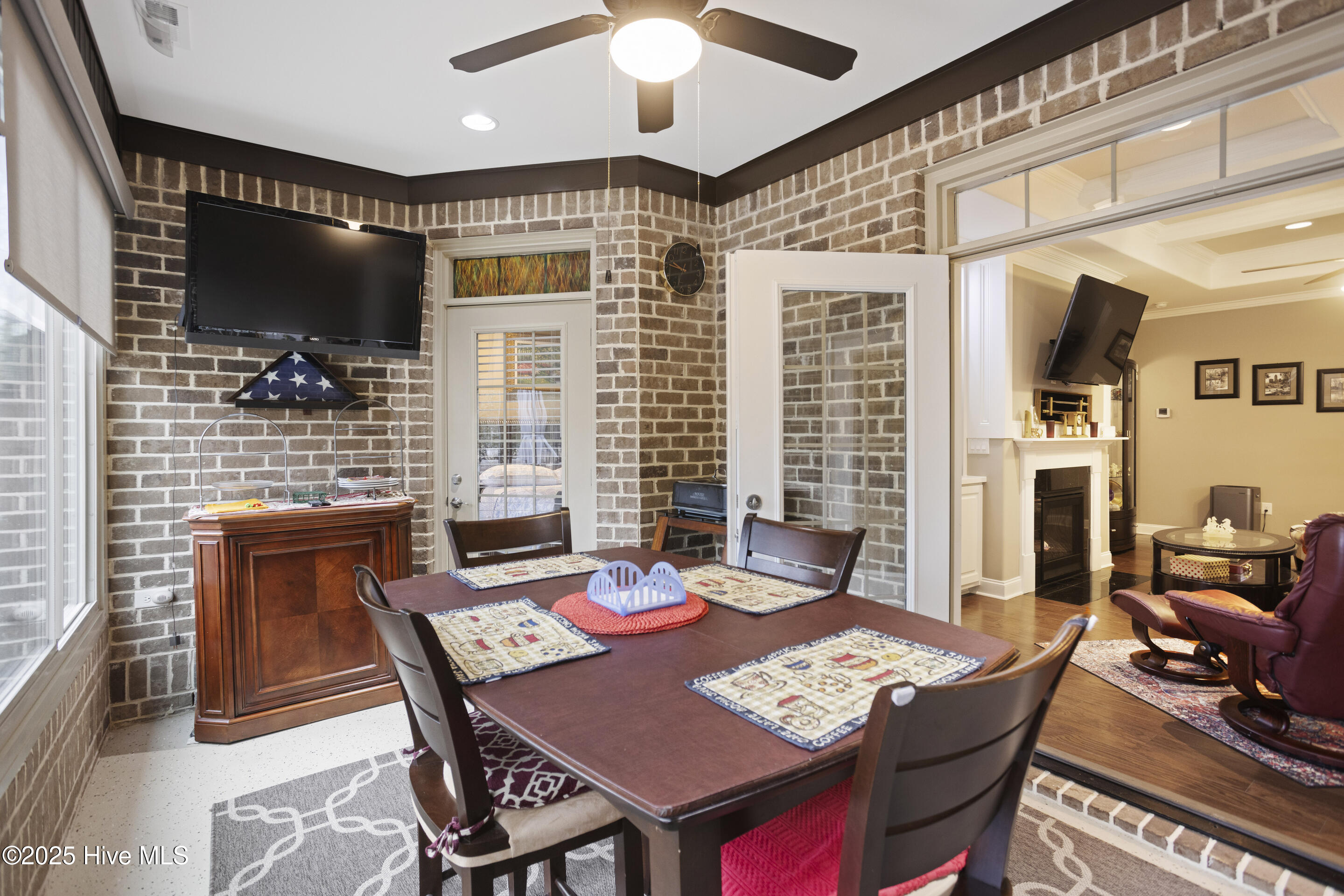 657 Jenoa Loop