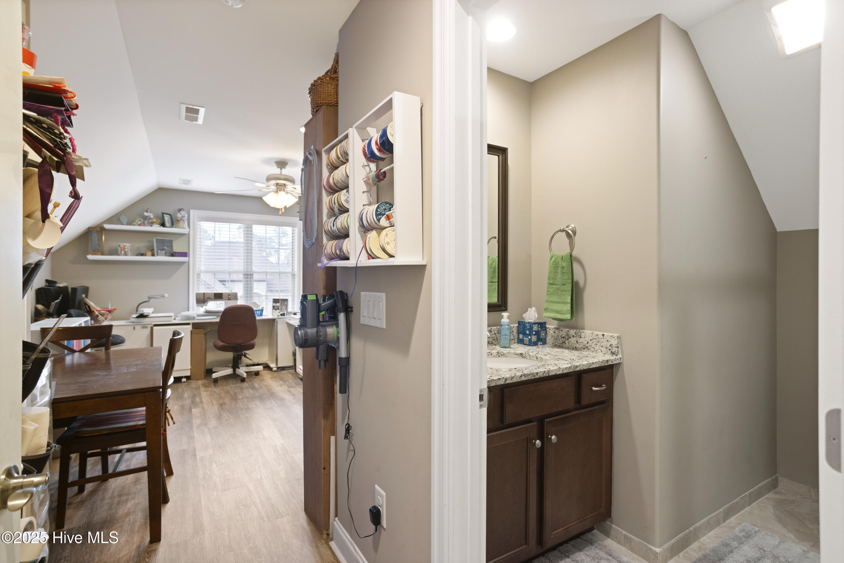 657 Jenoa Loop
