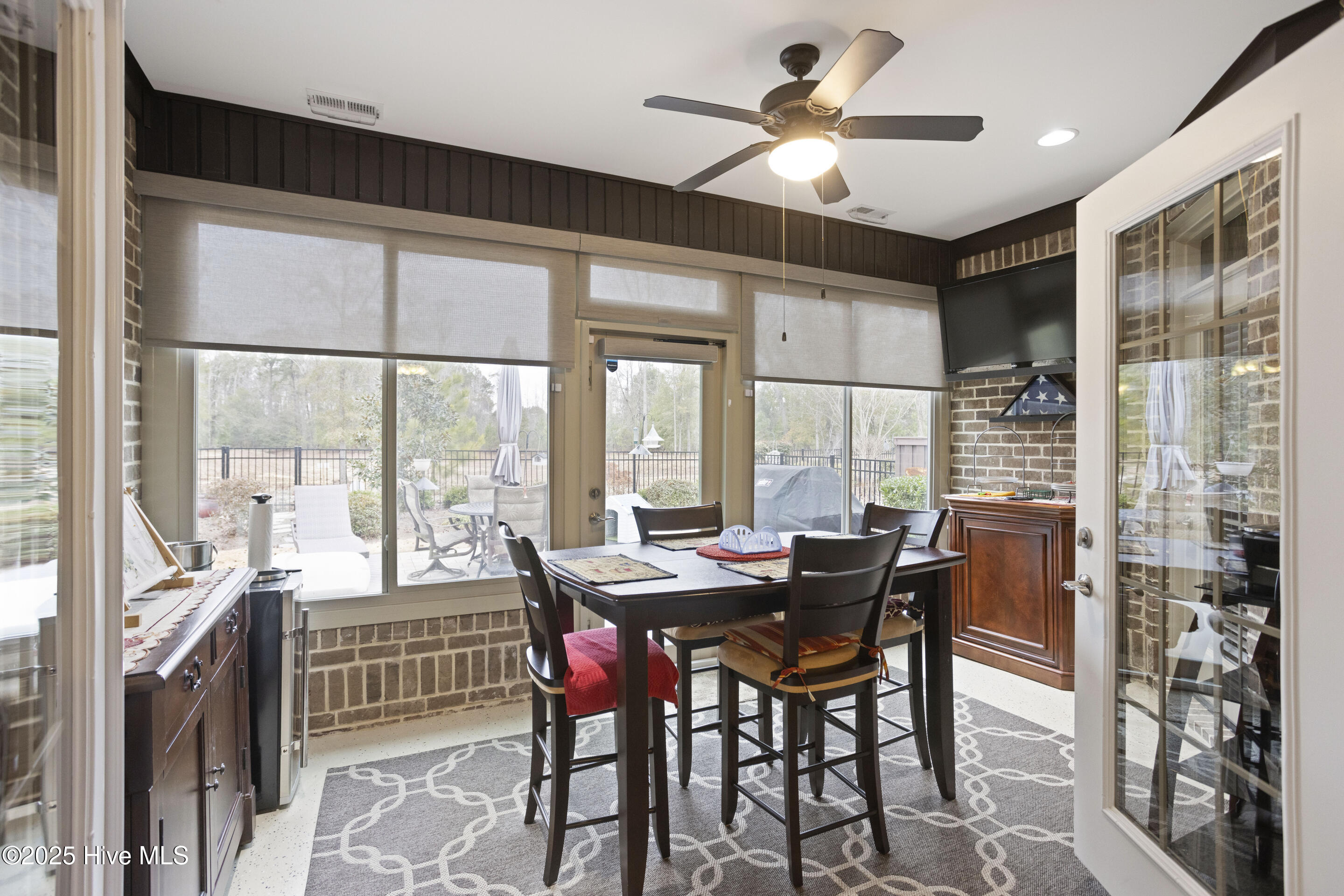 657 Jenoa Loop