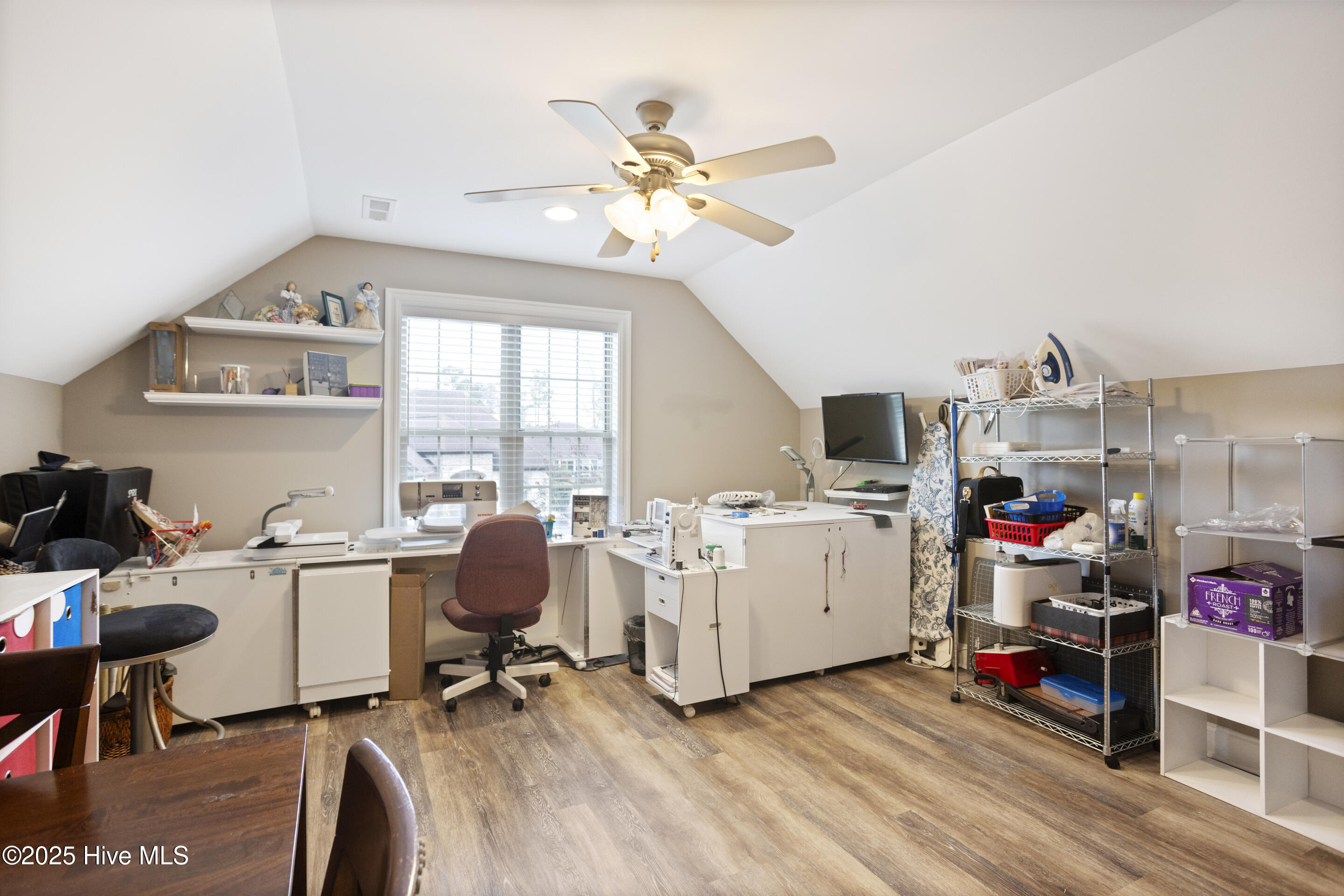 657 Jenoa Loop