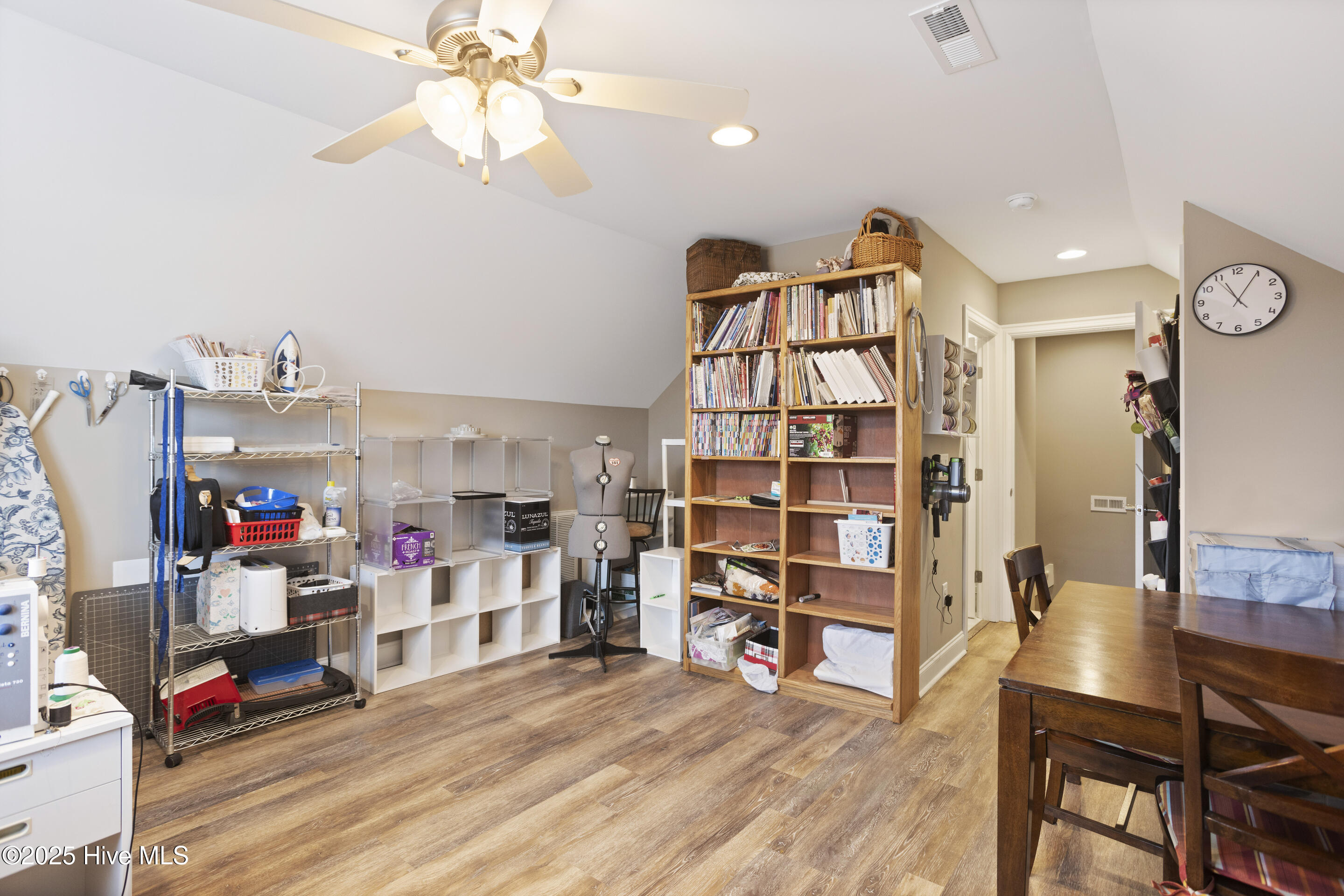 657 Jenoa Loop