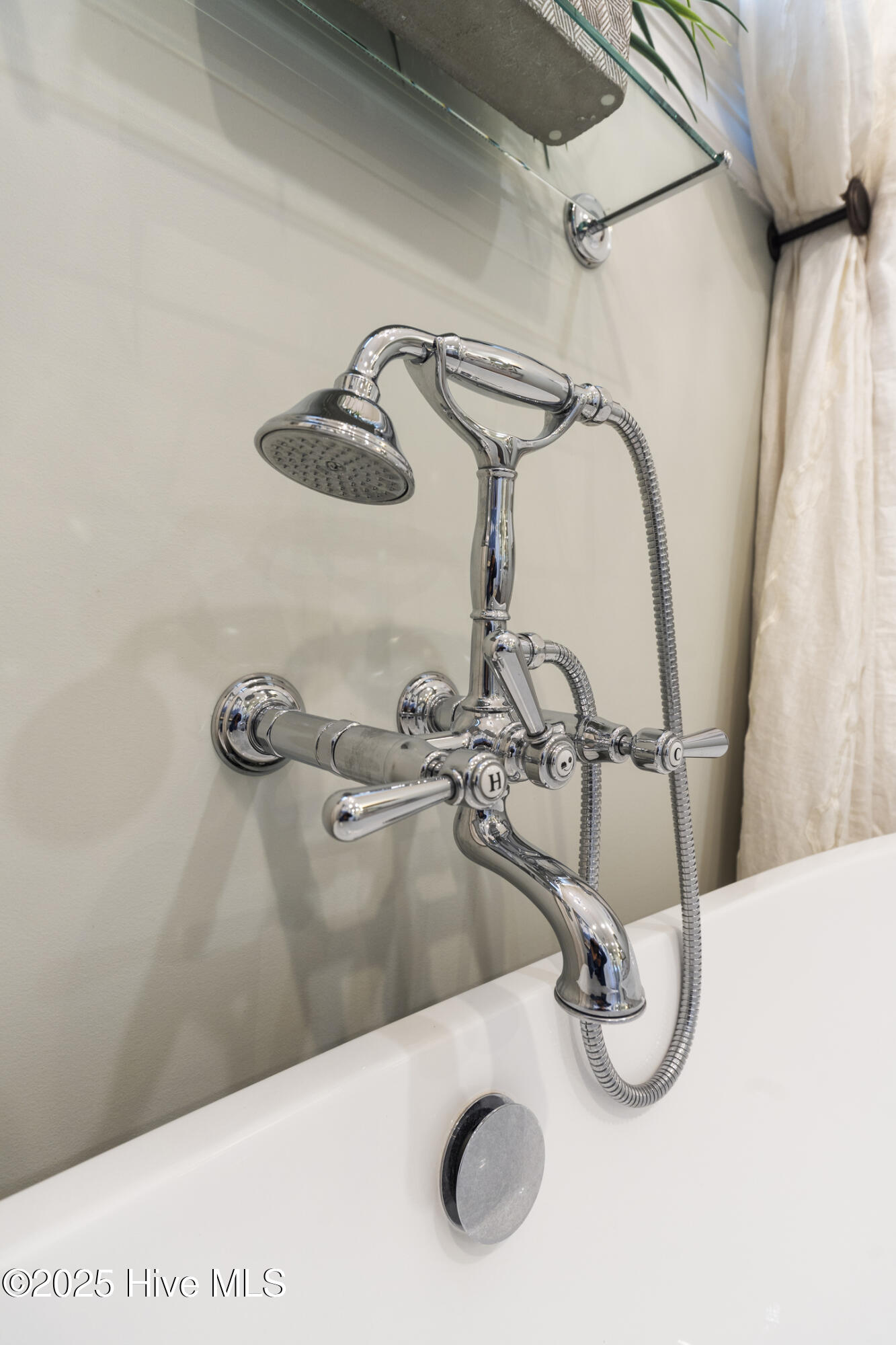 1824 Glen Eagles Lane