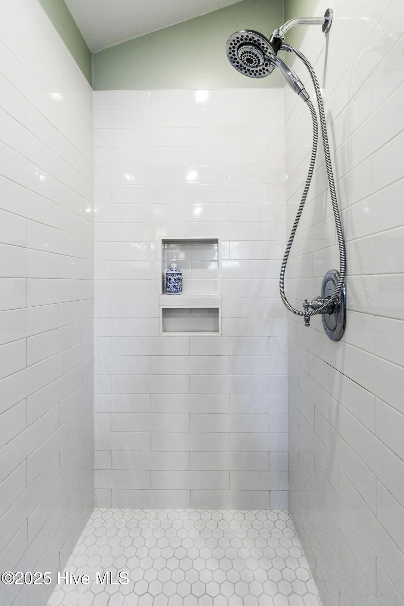 1824 Glen Eagles Lane