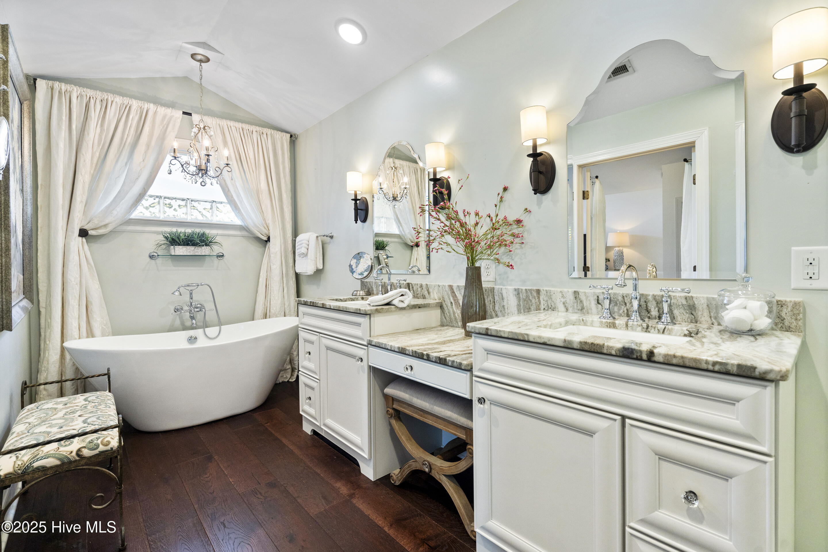 1824 Glen Eagles Lane