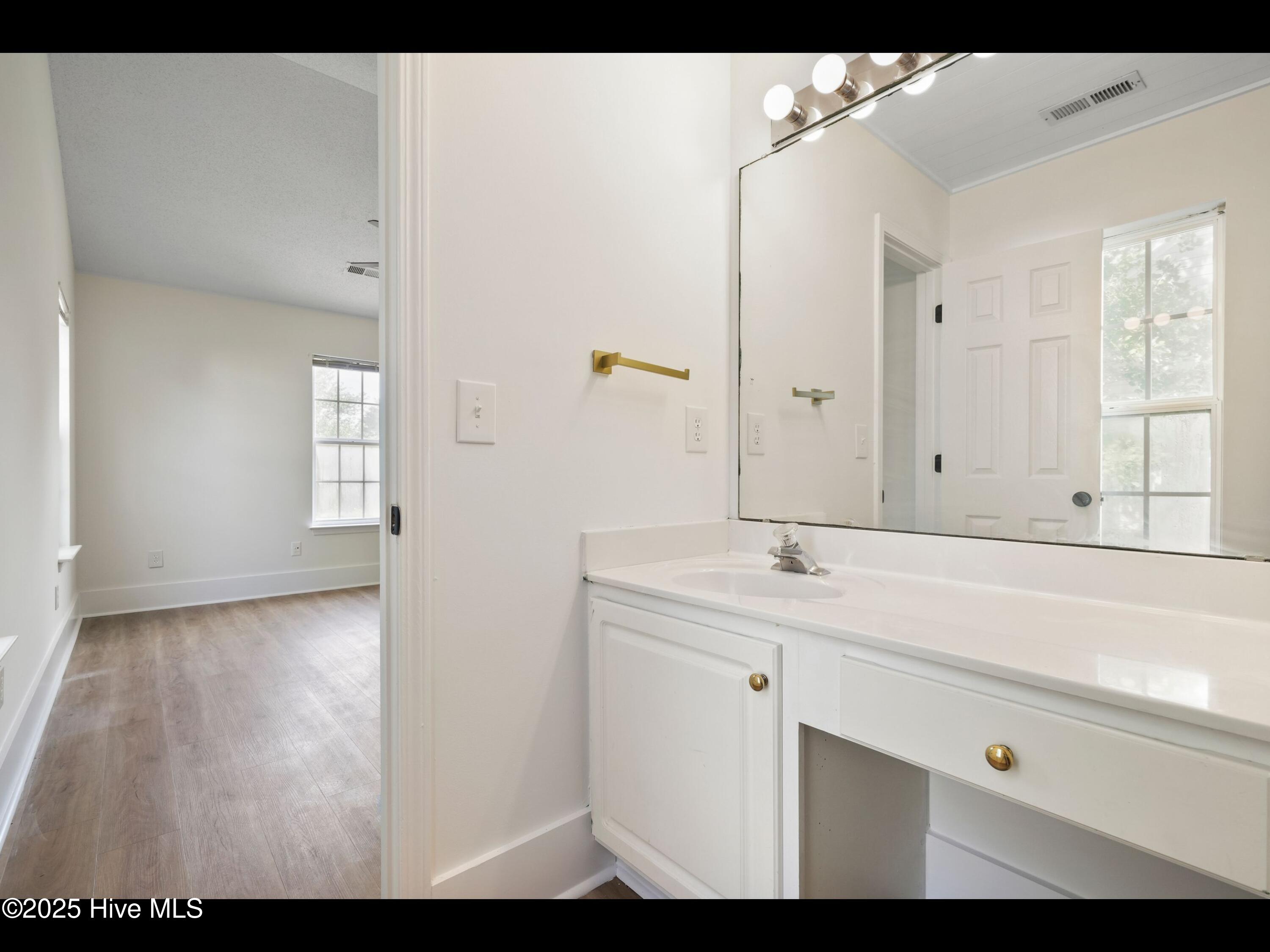 711 Glenarthur Drive