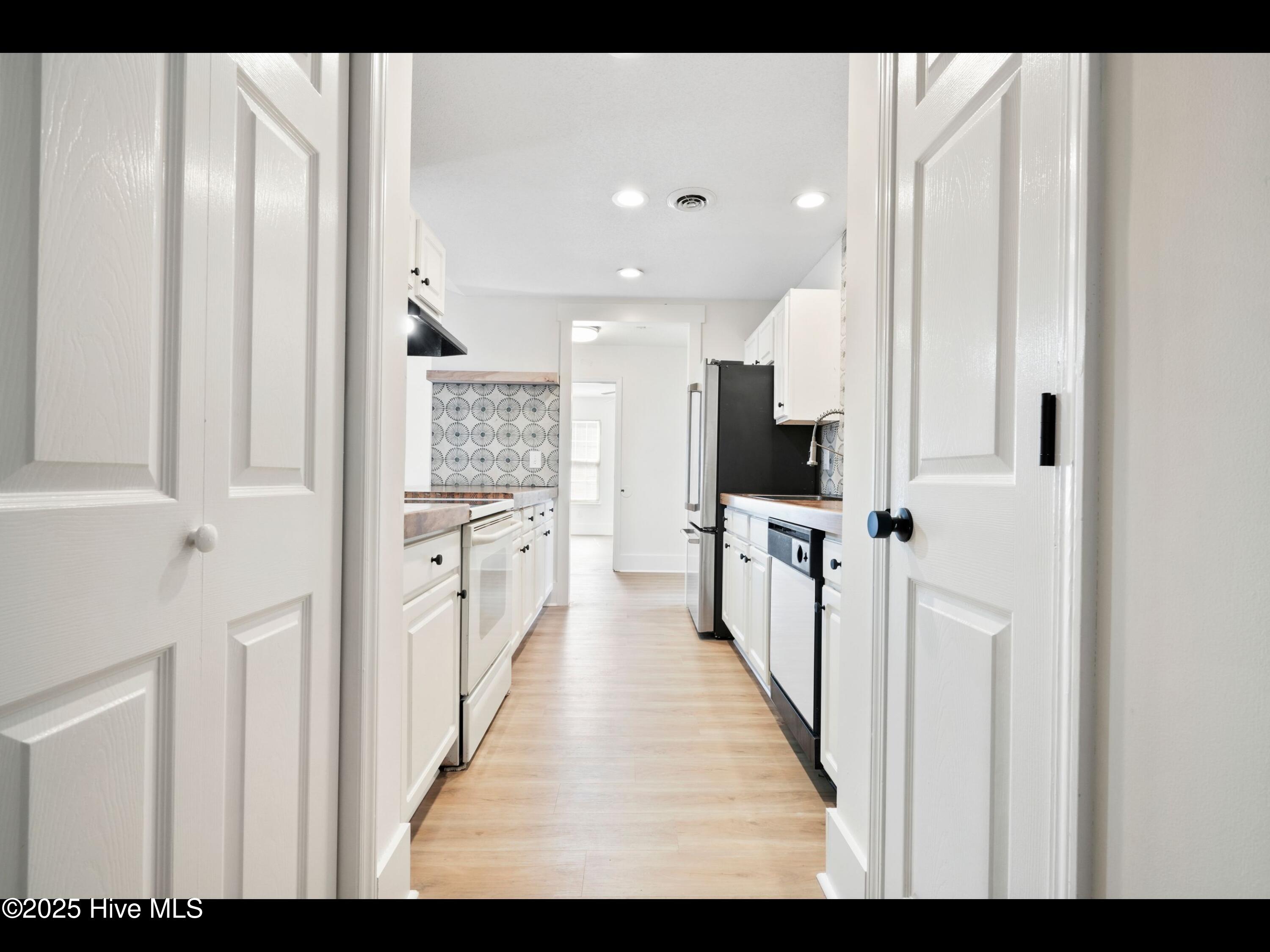 711 Glenarthur Drive