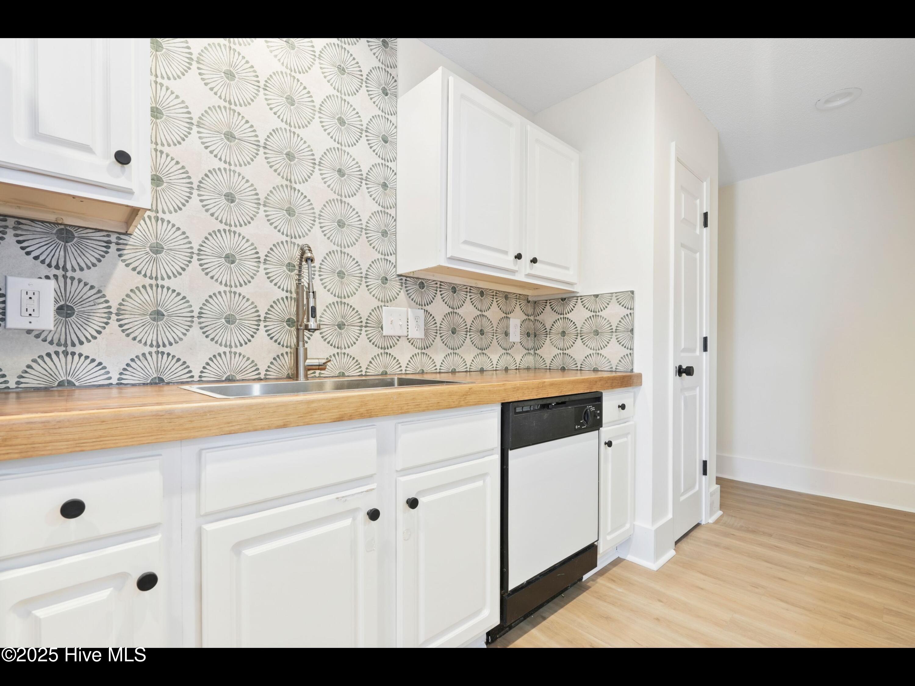 711 Glenarthur Drive