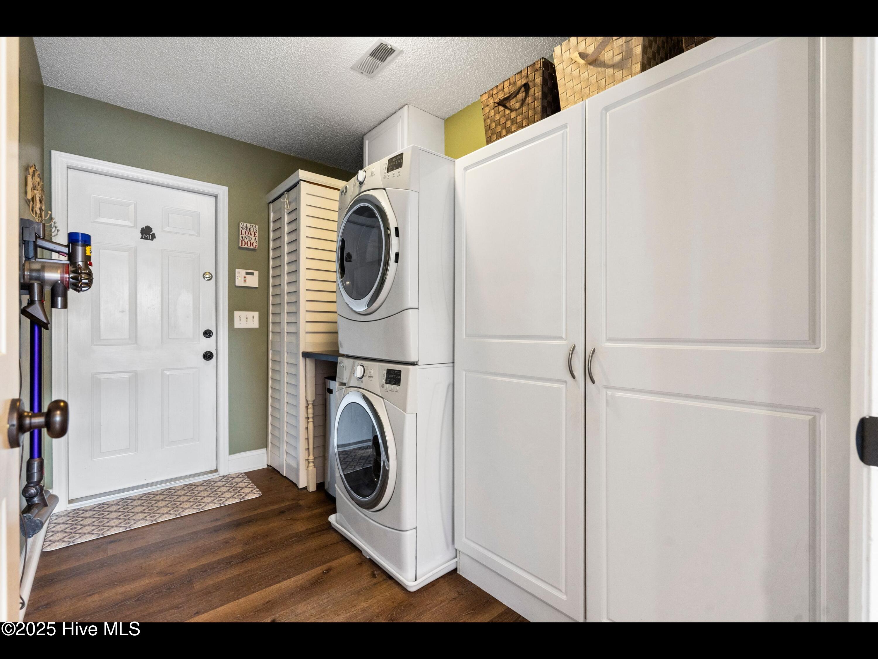 1204 Maple Ridge Road