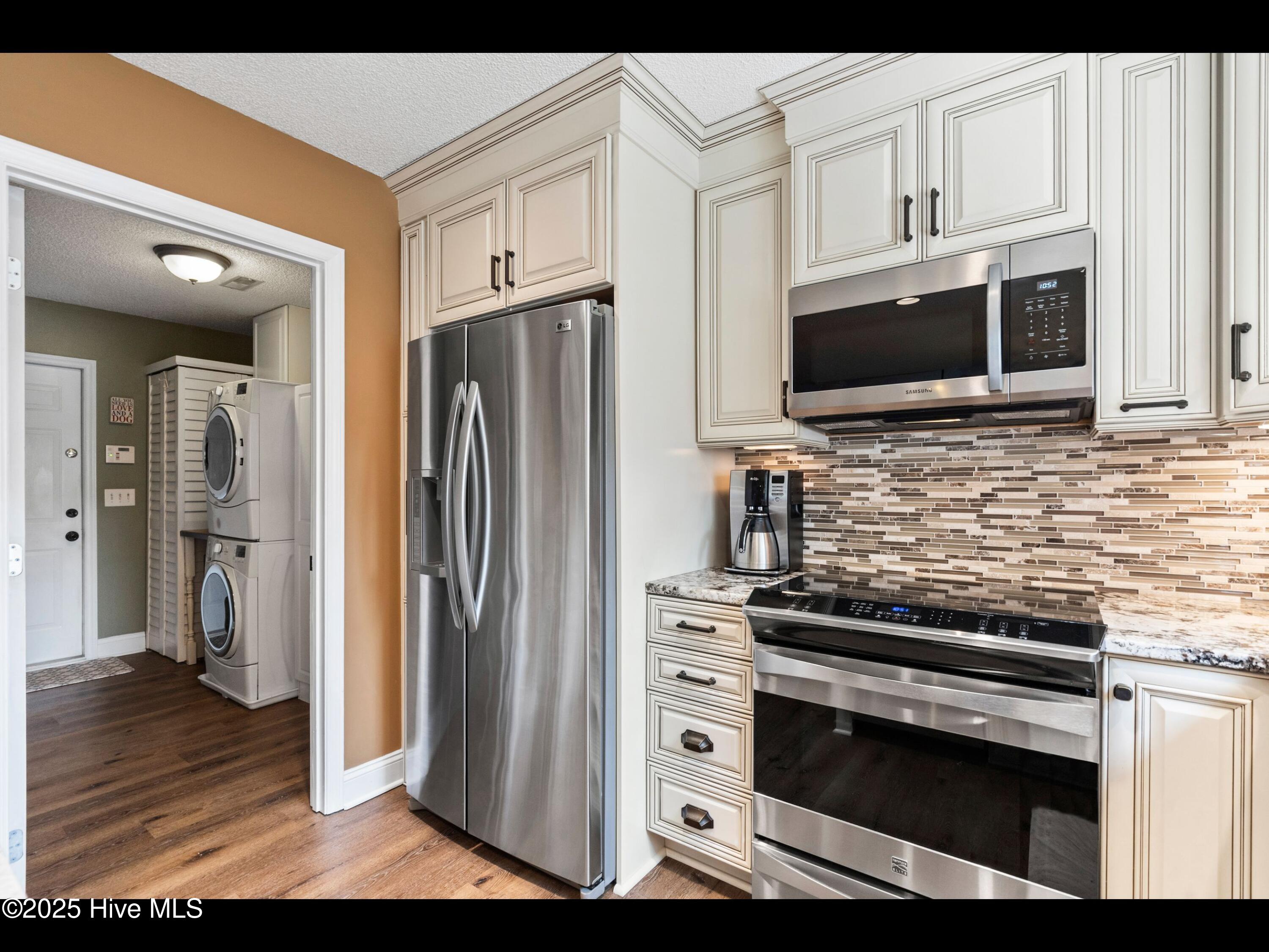 1204 Maple Ridge Road