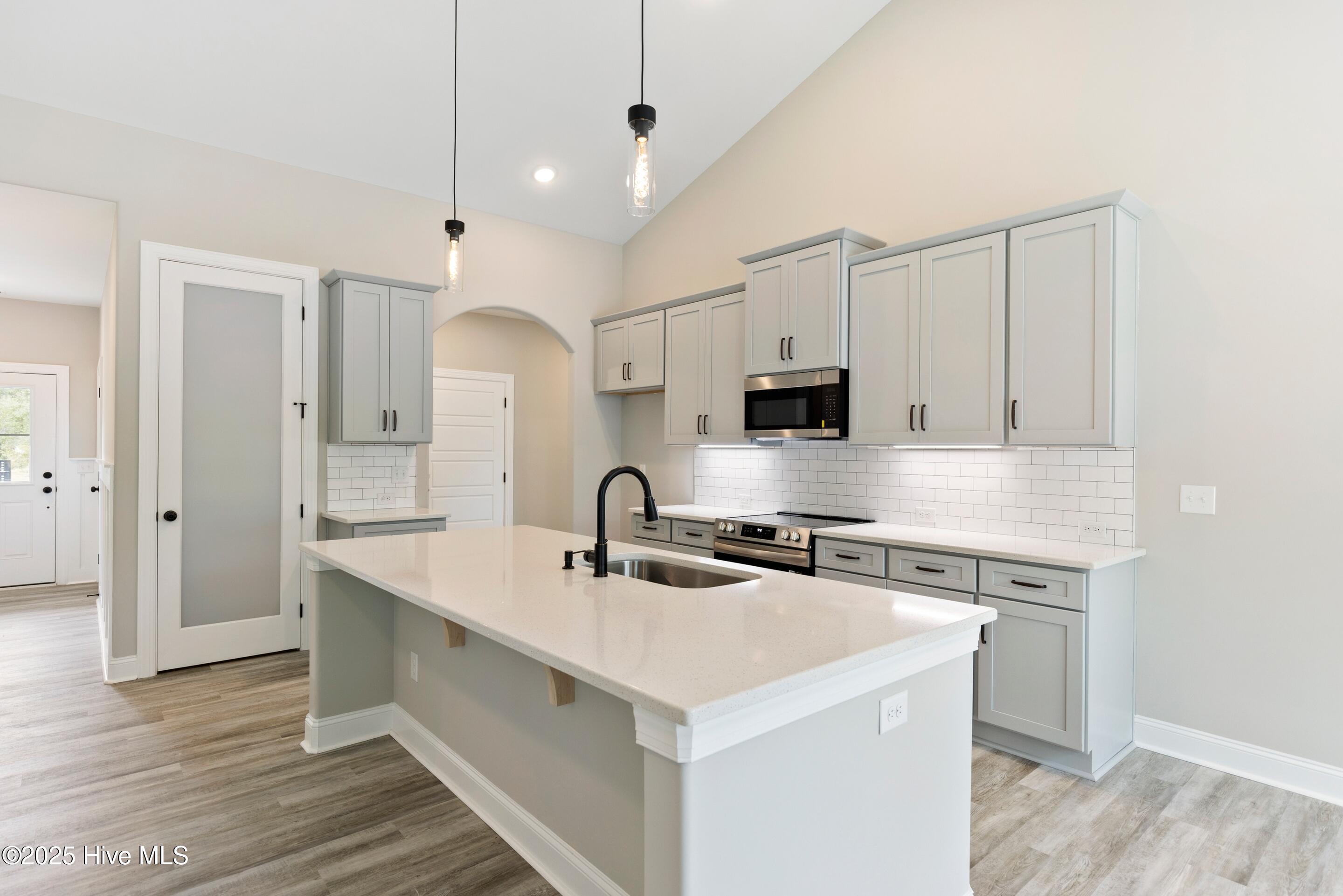 654 Sanctuary Point SW