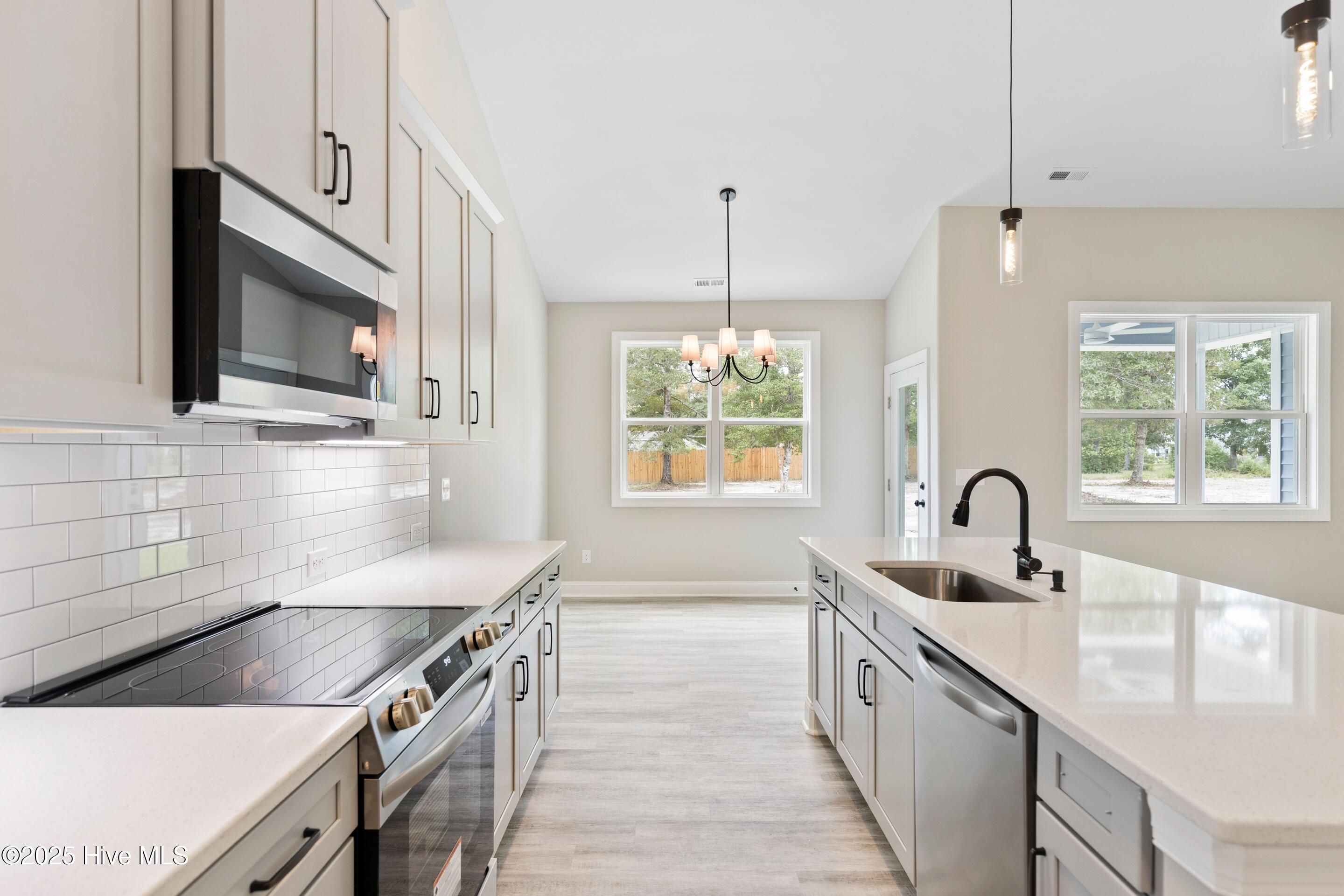 654 Sanctuary Point SW