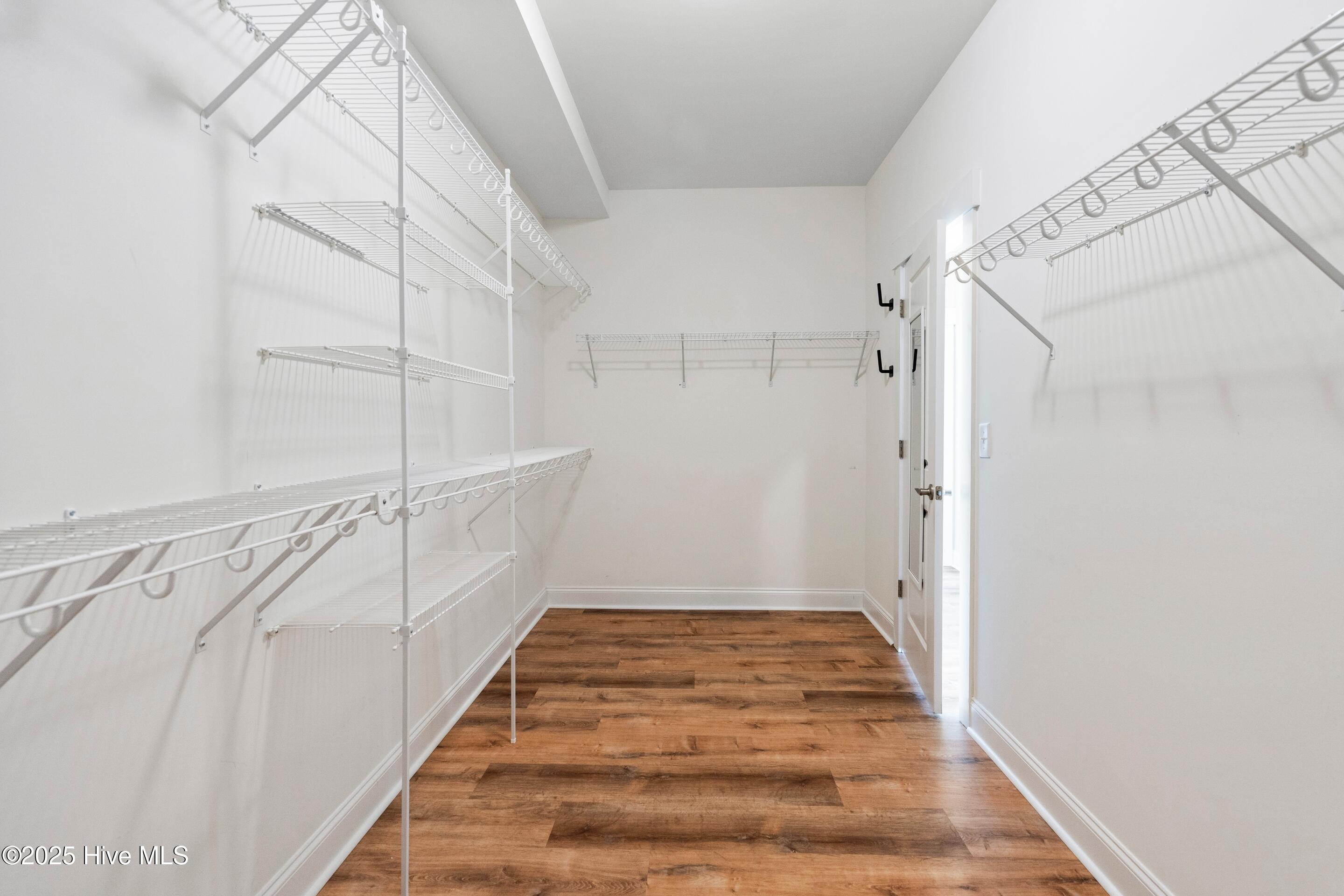 108 S Lamplighters Walk